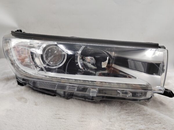 TOYOTA KLUGER 2017-2019 HALOGEN R.H.S HEADLIGHT ASSEMBLY