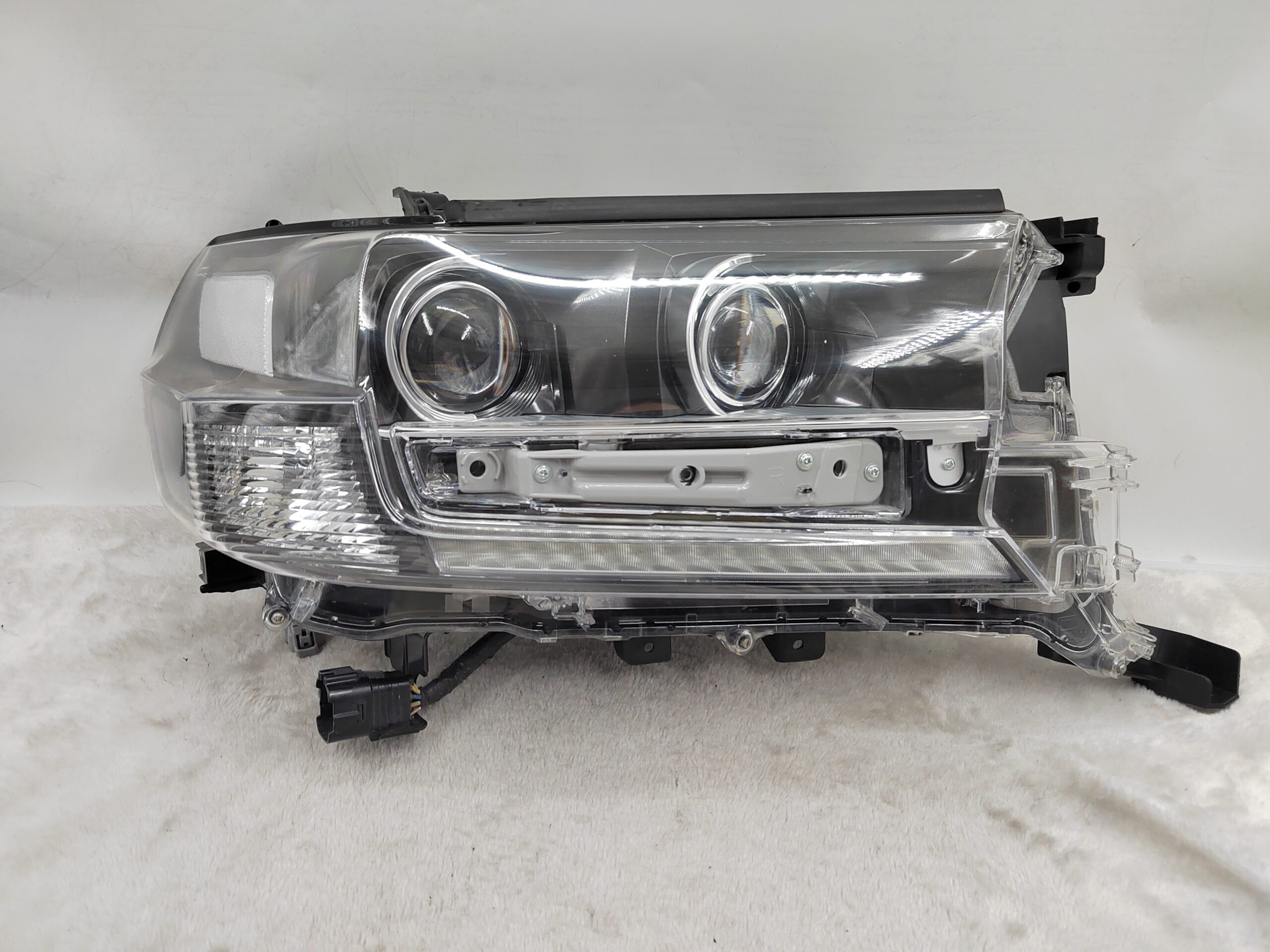 TOYOTA LANDCRUISER 200 SERIES VDJ200R 2016-2021 LED R.H.S HEADLIGHT ASSEMBLY