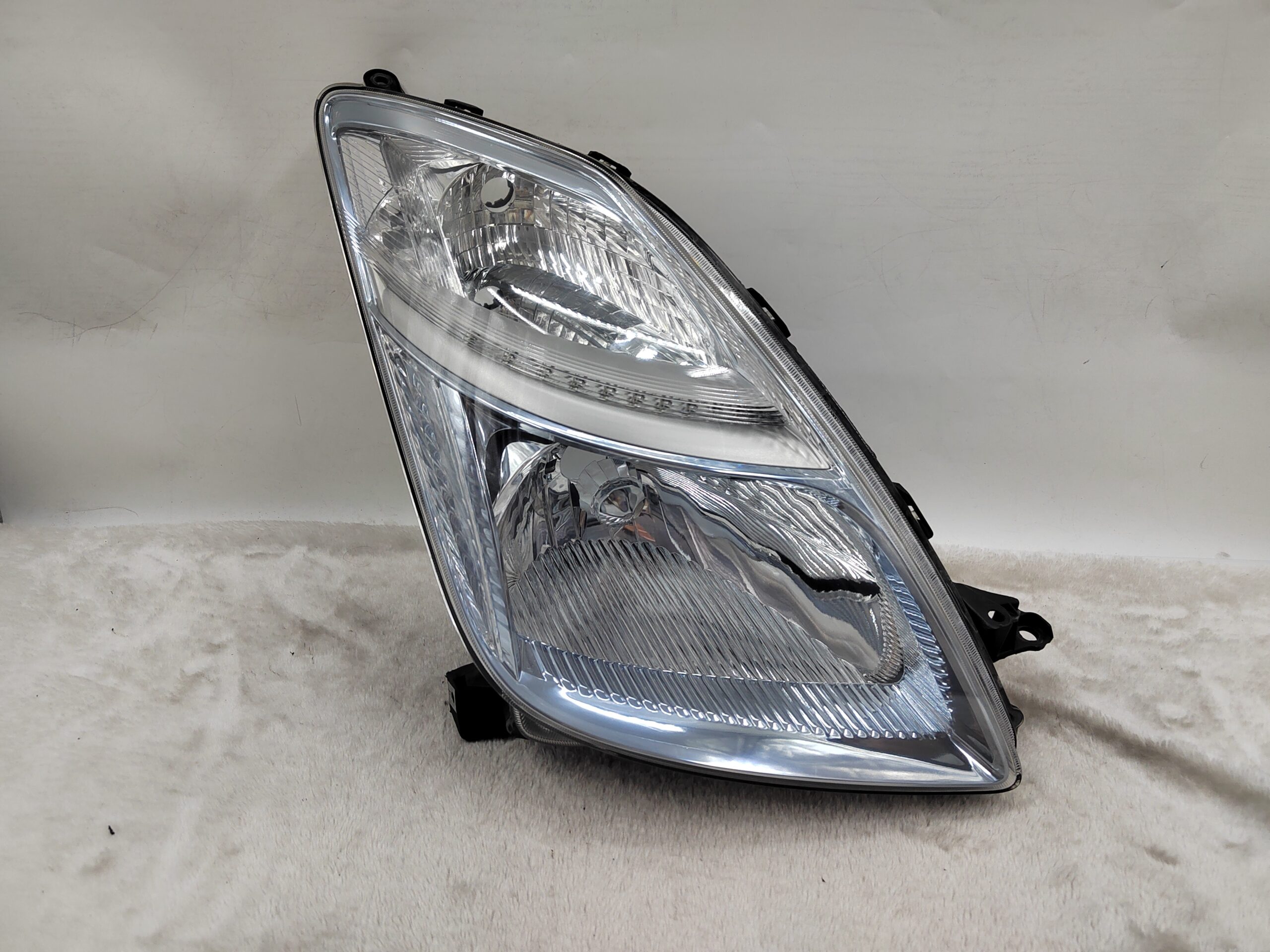 TOYOTA PRIUS NHW20 2010-2012 HALOGEN R.H.S HEADLIGHT ASSEMBLY