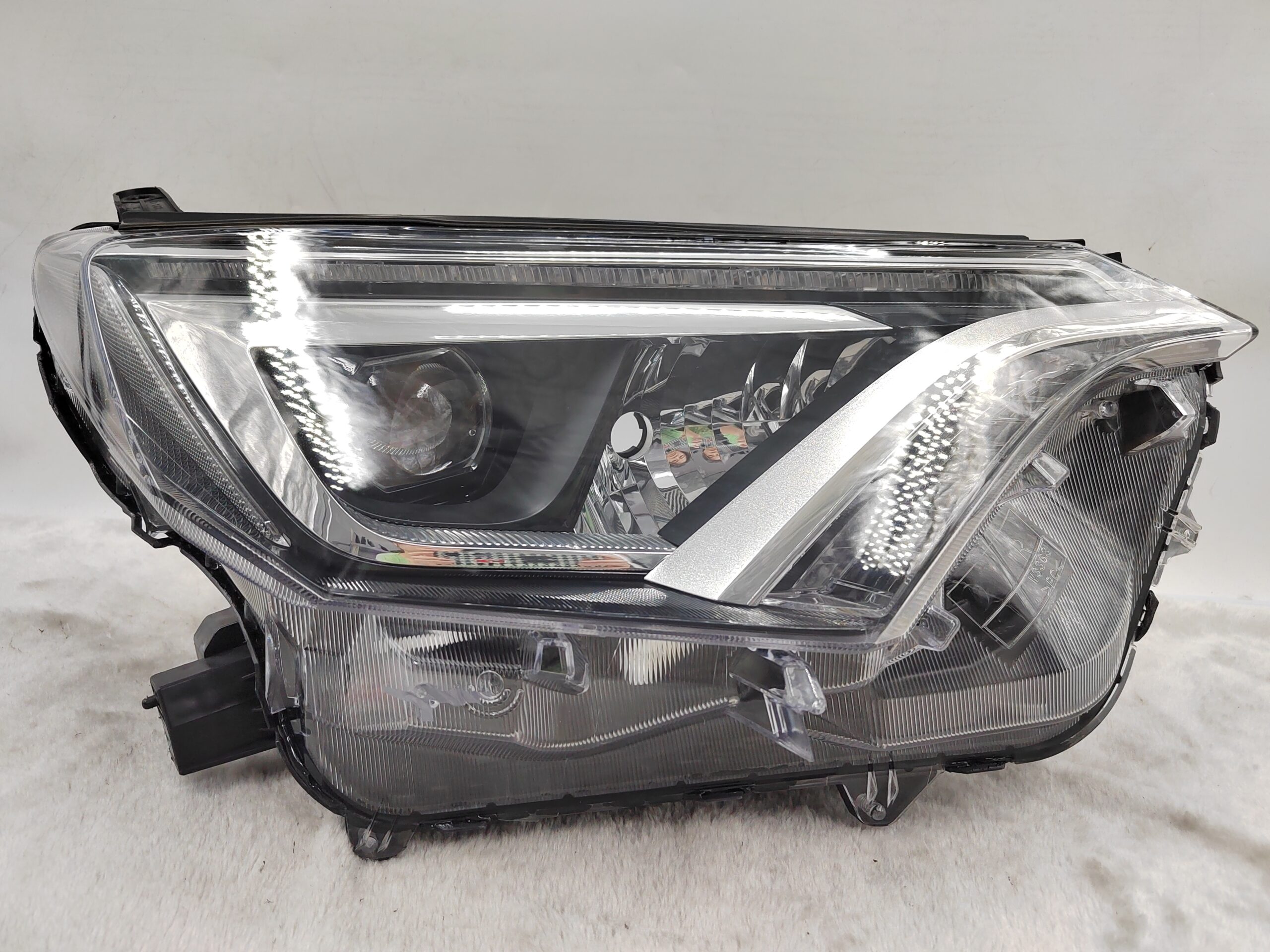 TOYOTA RAV4 4.5 XA40 2016-2018 LED R.H.S HEADLIGHT ASSEMBLY