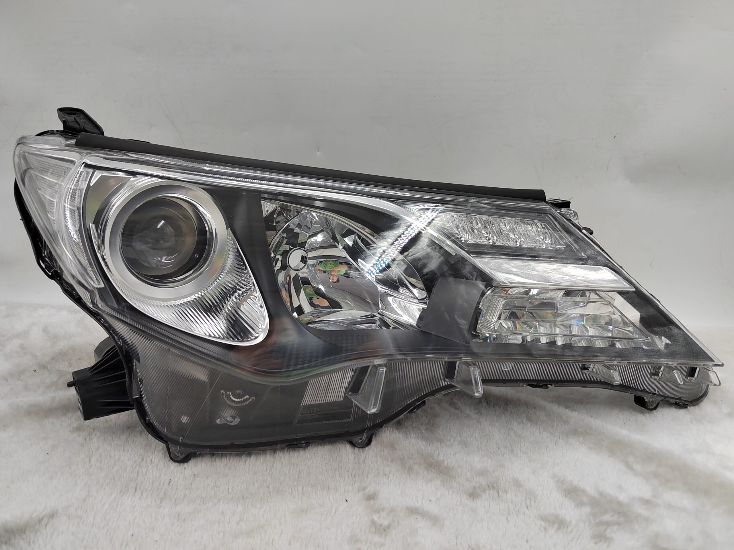 TOYOTA RAV4 IV XA40 2013-2015 HALOGEN R.H.S HEADLIGHT ASSEMBLY