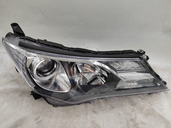 TOYOTA RAV4 IV XA40 2013-2015 HALOGEN R.H.S HEADLIGHT ASSEMBLY