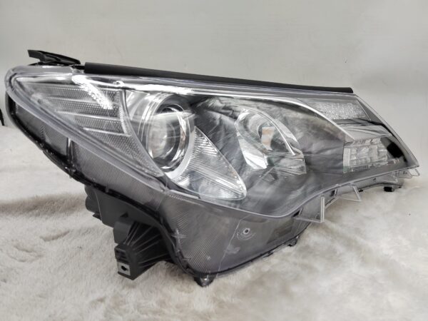 TOYOTA RAV4 IV XA40 2013-2015 HALOGEN R.H.S HEADLIGHT ASSEMBLY