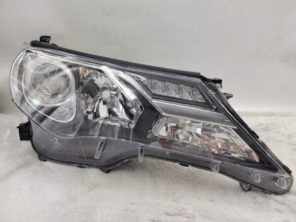 TOYOTA RAV4 IV XA40 2013-2015 HALOGEN R.H.S HEADLIGHT ASSEMBLY