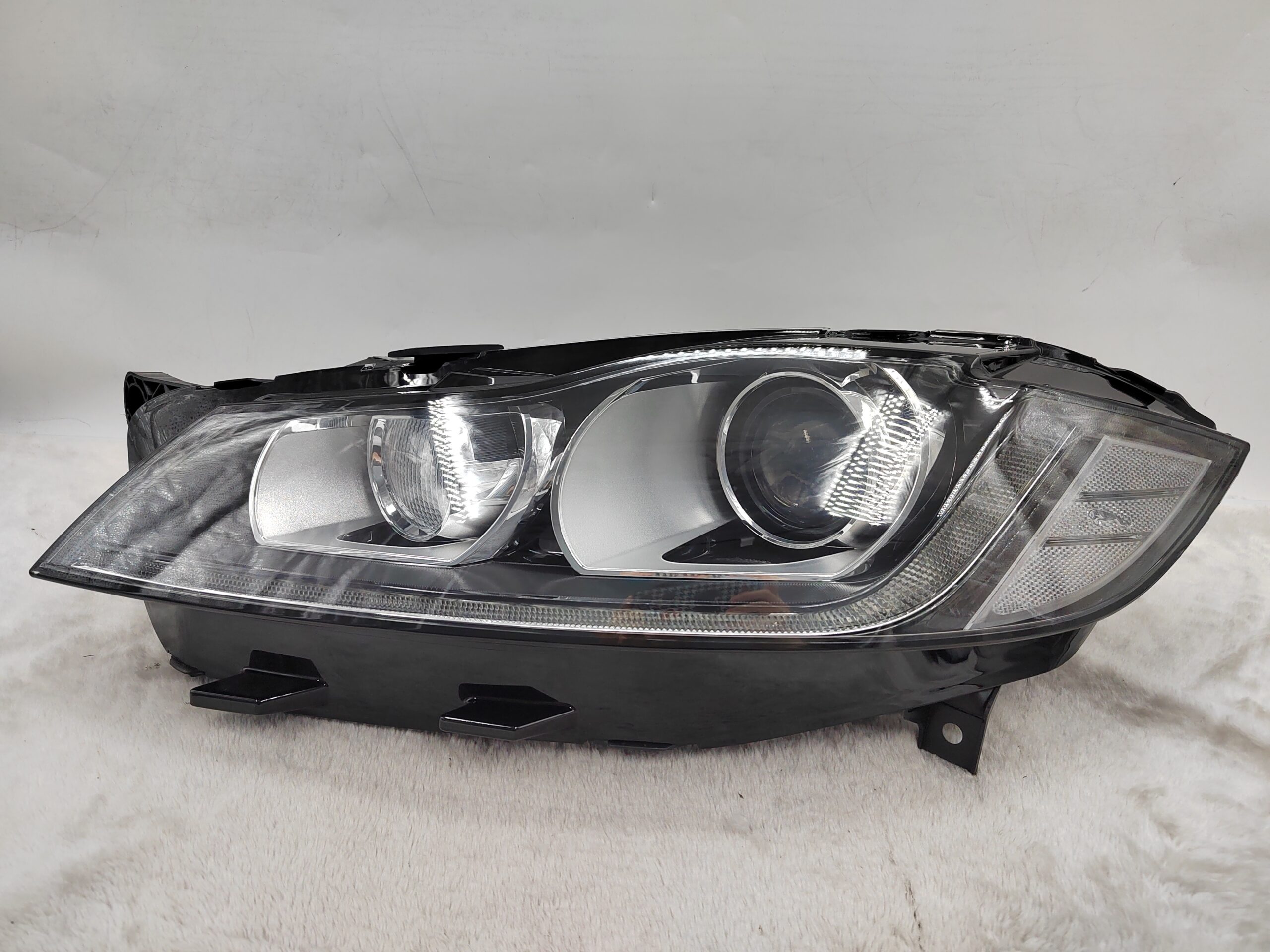 JAGUAR XF 2016-2020 XENON L.H.S HEADLIGHT ASSEMBLY