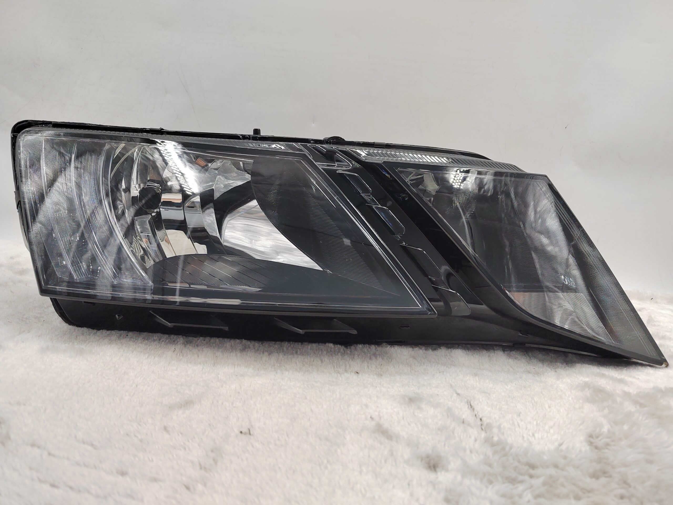 SKODA OCTAVIA 2018-2021 HALOGEN R.H.S HEADLIGHT ASSEMBLY