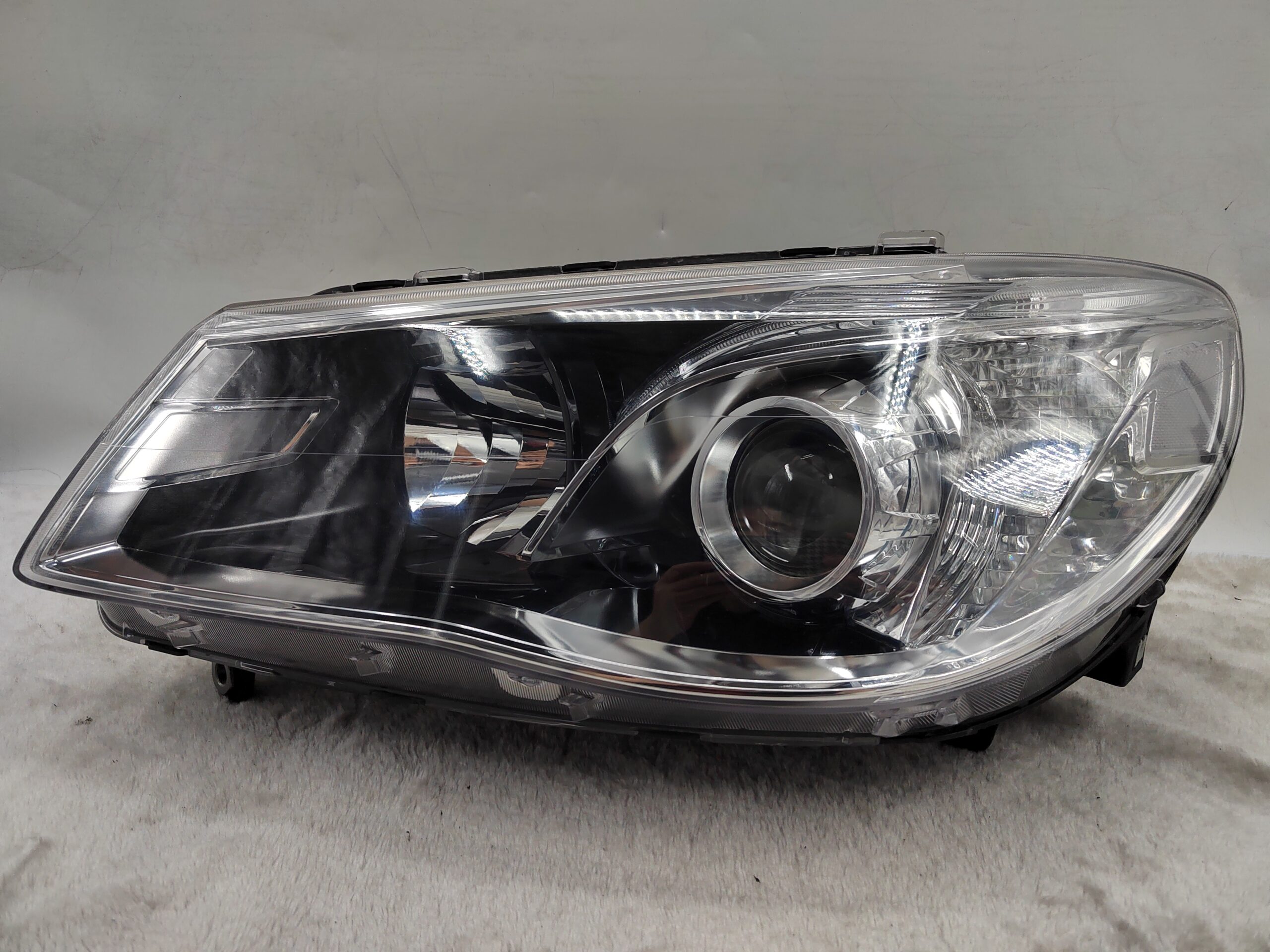 HOLDEN COMMODORE VF SV6 2013-2017 HALOGEN L.H.S HEADLIGHT ASSEMBLY