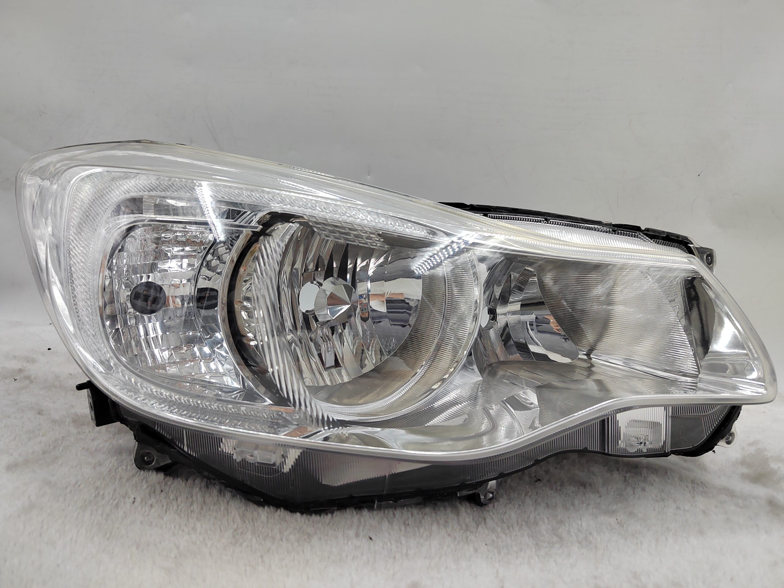 SUBARU IMPREZA XV 2012-2016 HALOGEN R.H.S HEADLIGHT ASSEMBLY