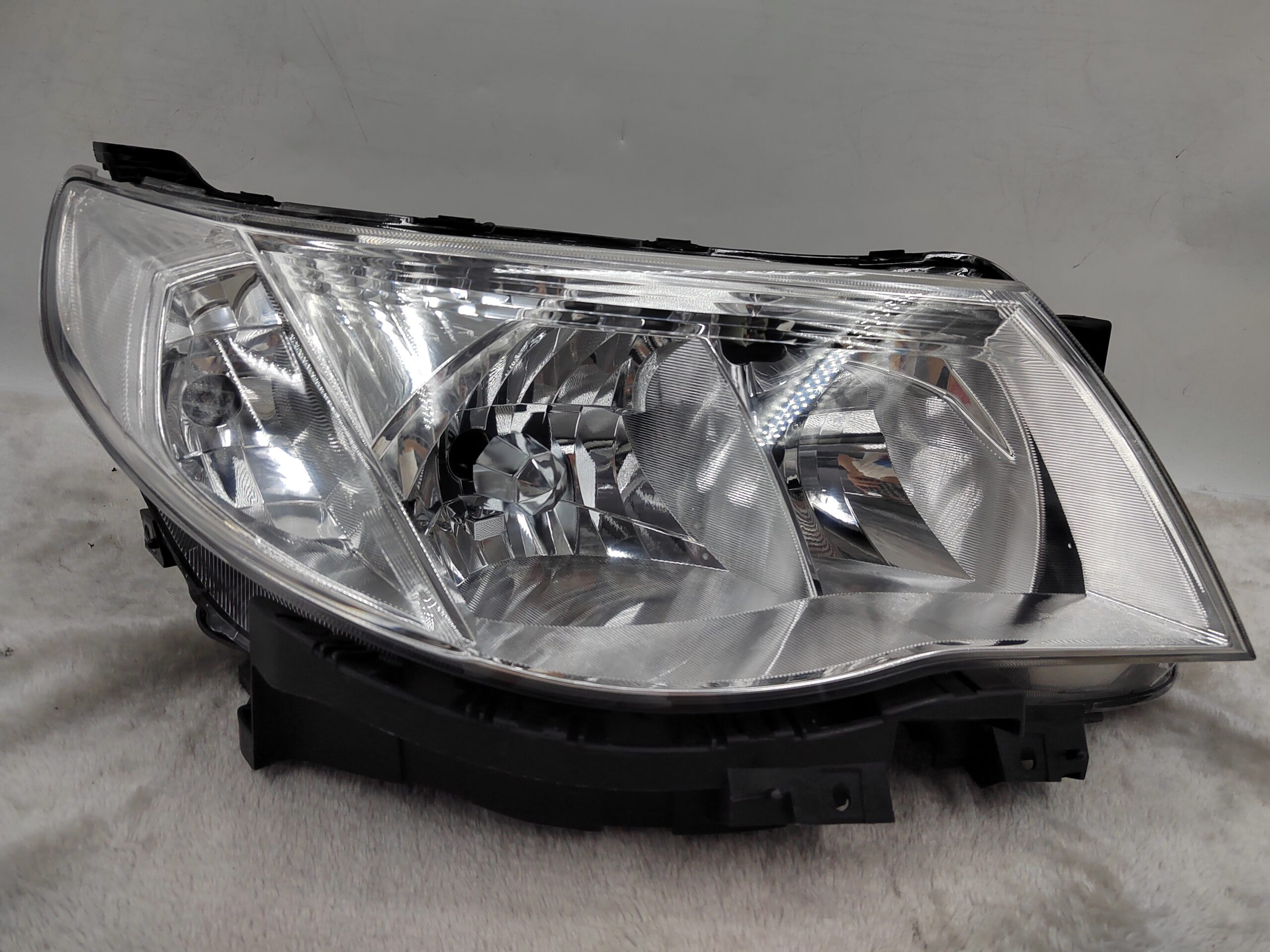 SUBARU FORESTER 2009-2012 HALOGEN R.H.S HEADLIGHT ASSEMBLY