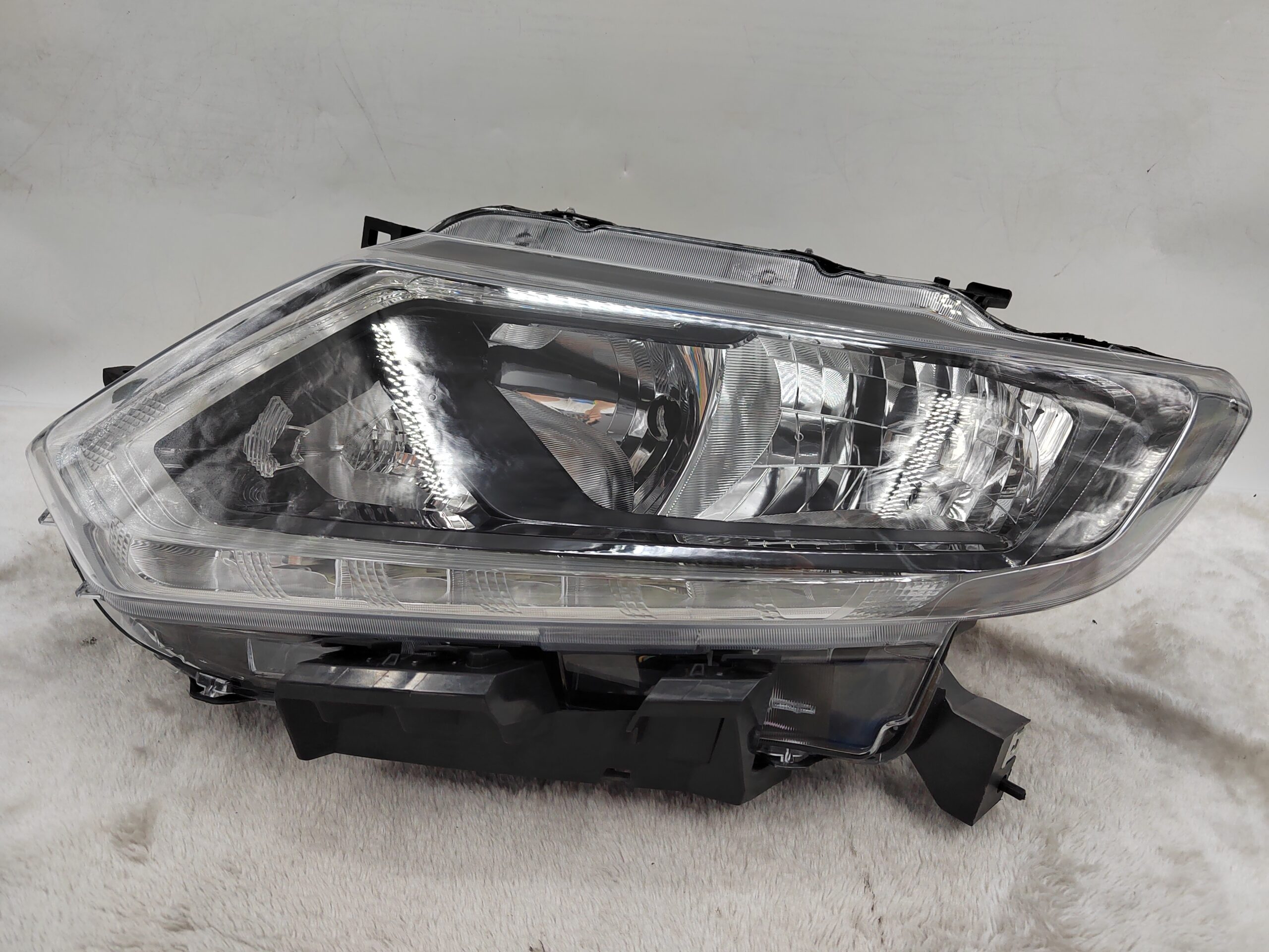 NISSAN X-TRAIL 2014-2016 HALOGEN L.H.S HEADLIGHT ASSEMBLY