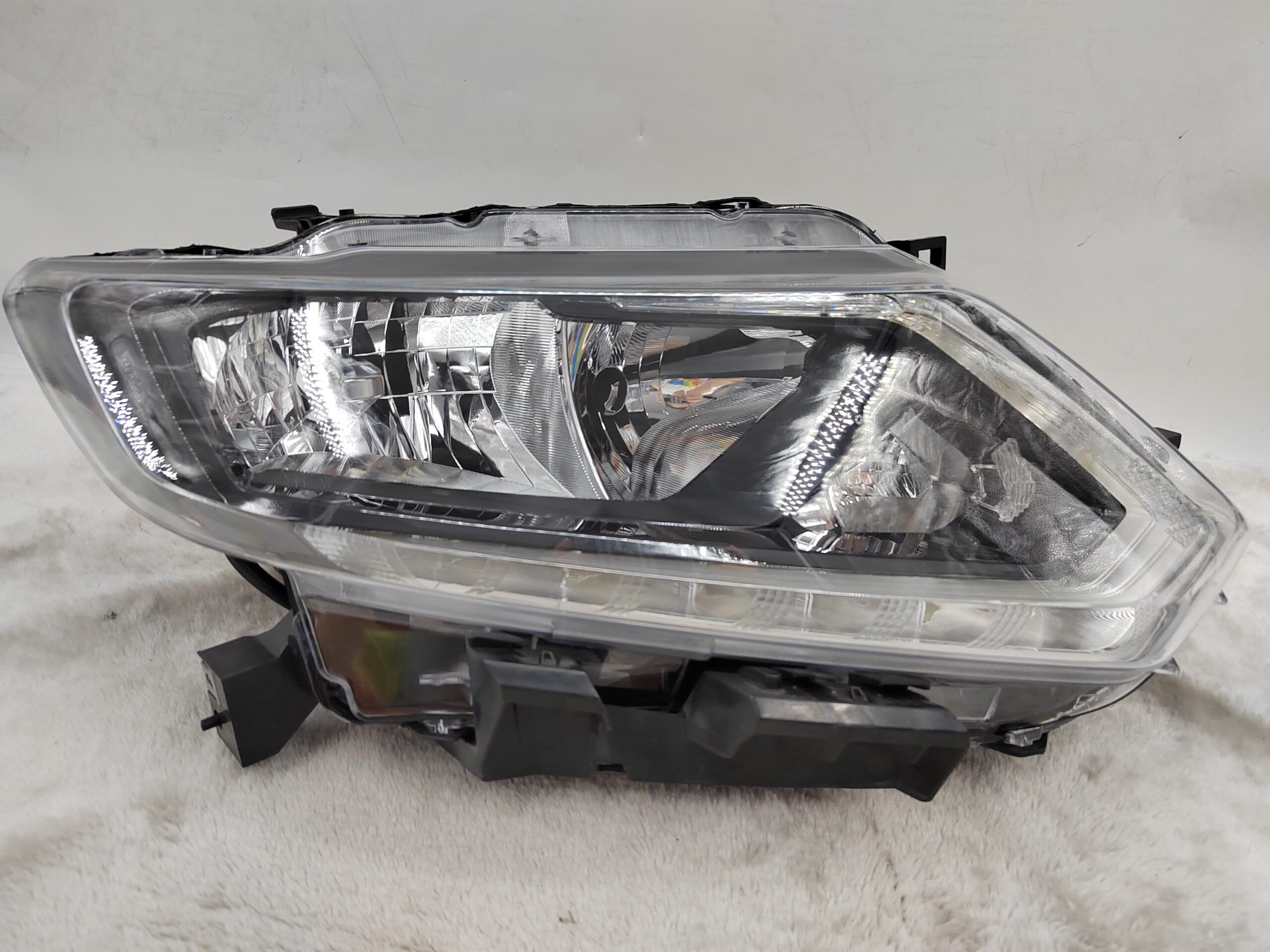 NISSAN X-TRAIL 2014-2016 HALOGEN R.H.S HEADLIGHT ASSEMBLY