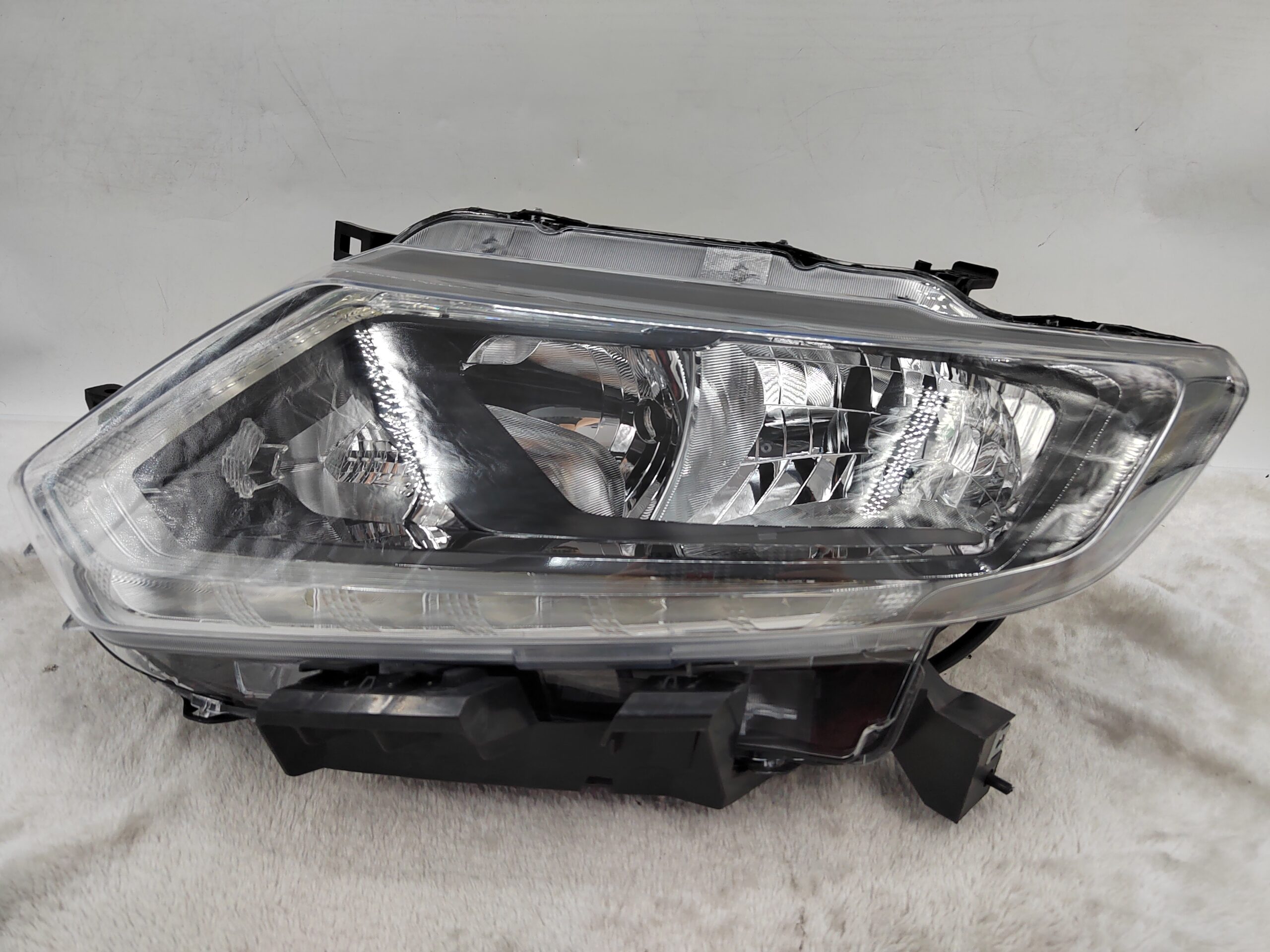 NISSAN X-TRAIL 2014-2016 HALOGEN L.H.S HEADLIGHT ASSEMBLY