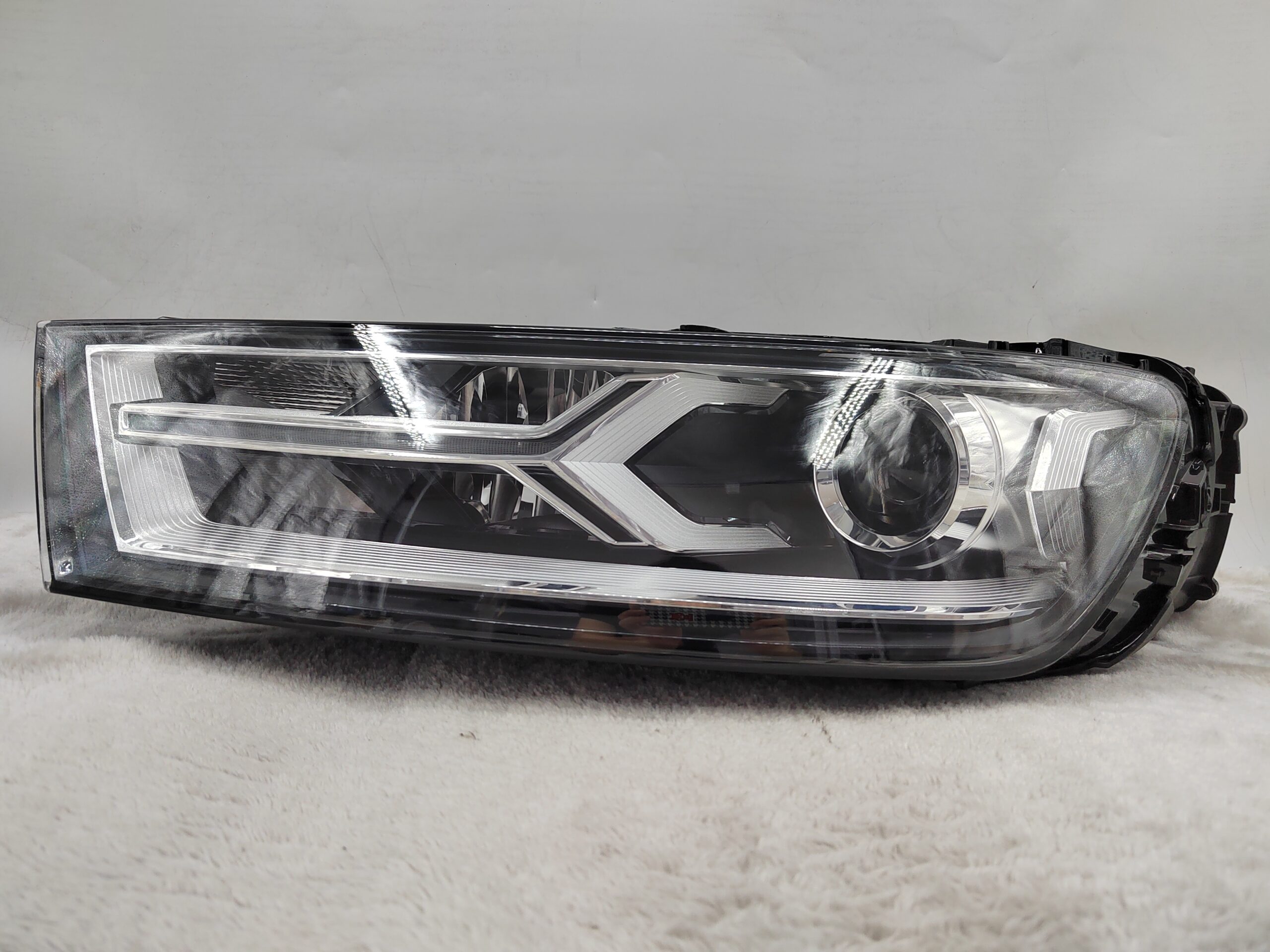 AUDI Q7 2016-2019 XENON L.H.S HEADLIGHT ASSEMBLY