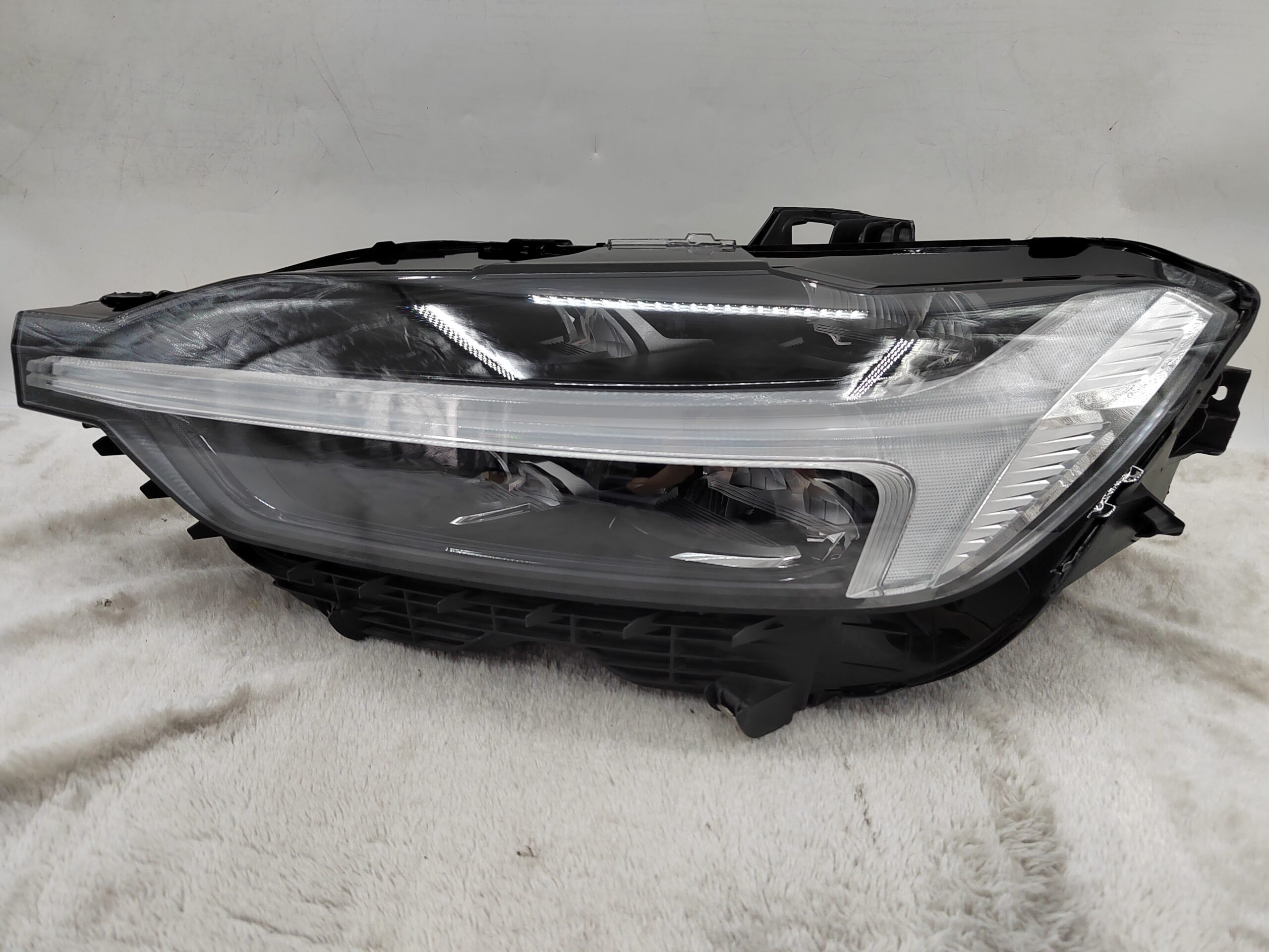 VOLVO XC60 D4 2018-2023 LED L.H.S HEADLIGHT ASSEMBLY