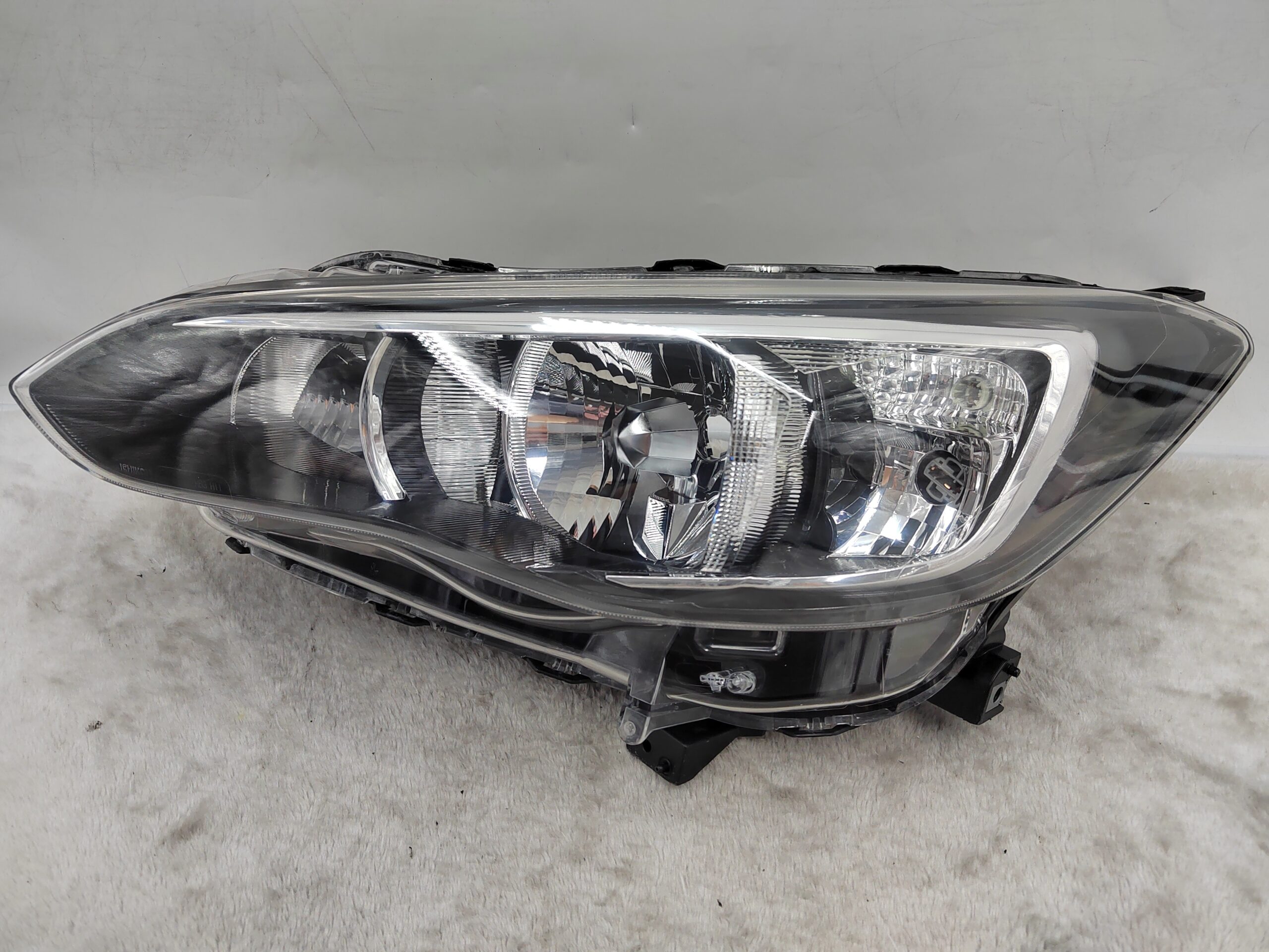 SUBARU XV 2017-2019 HALOGEN L.H.S HEADLIGHT ASSEMBLY