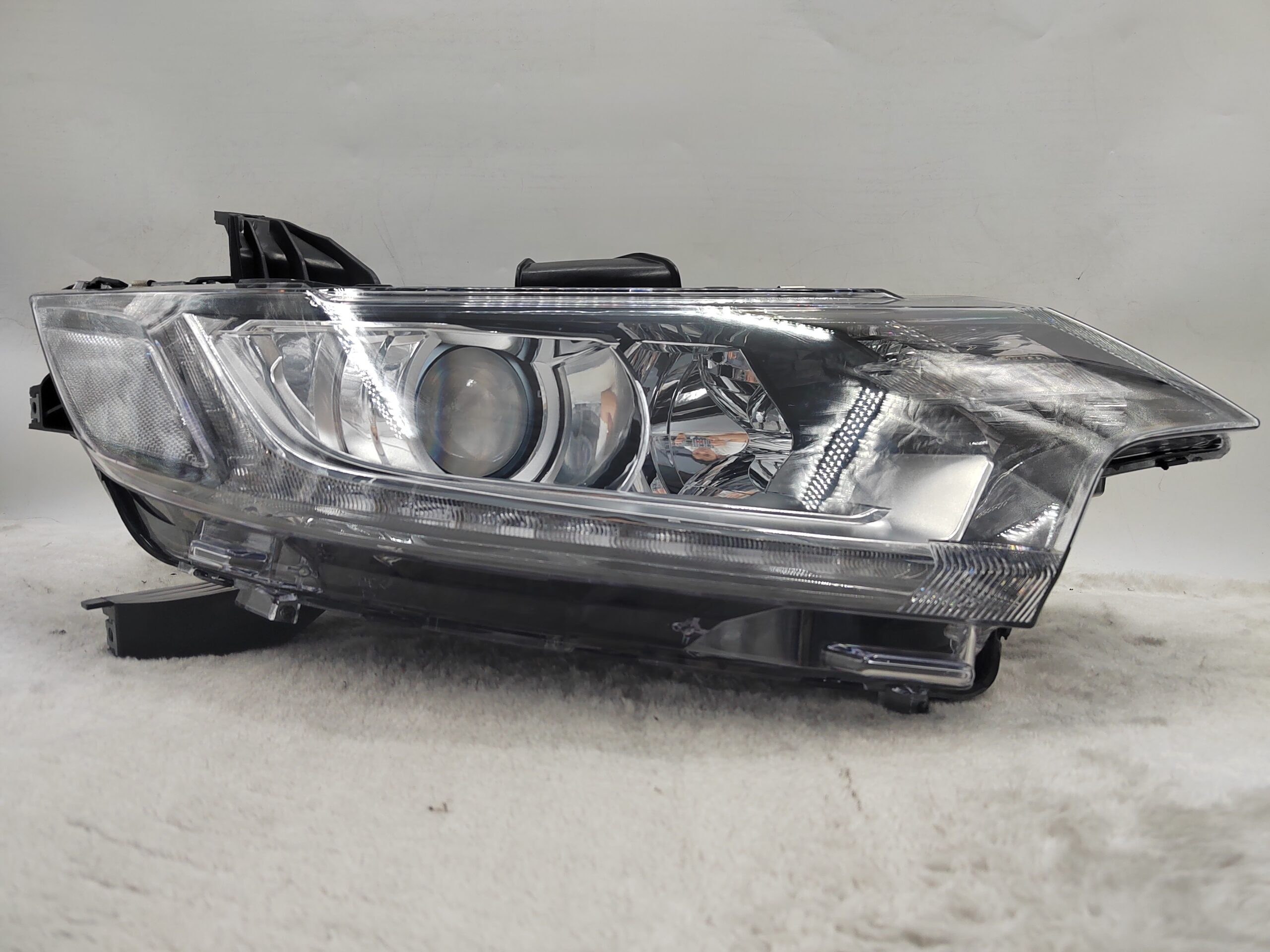 MITSUBISHI OUTLANDER 2016-2020 HALOGEN R.H.S HEADLIGHT ASSEMBLY