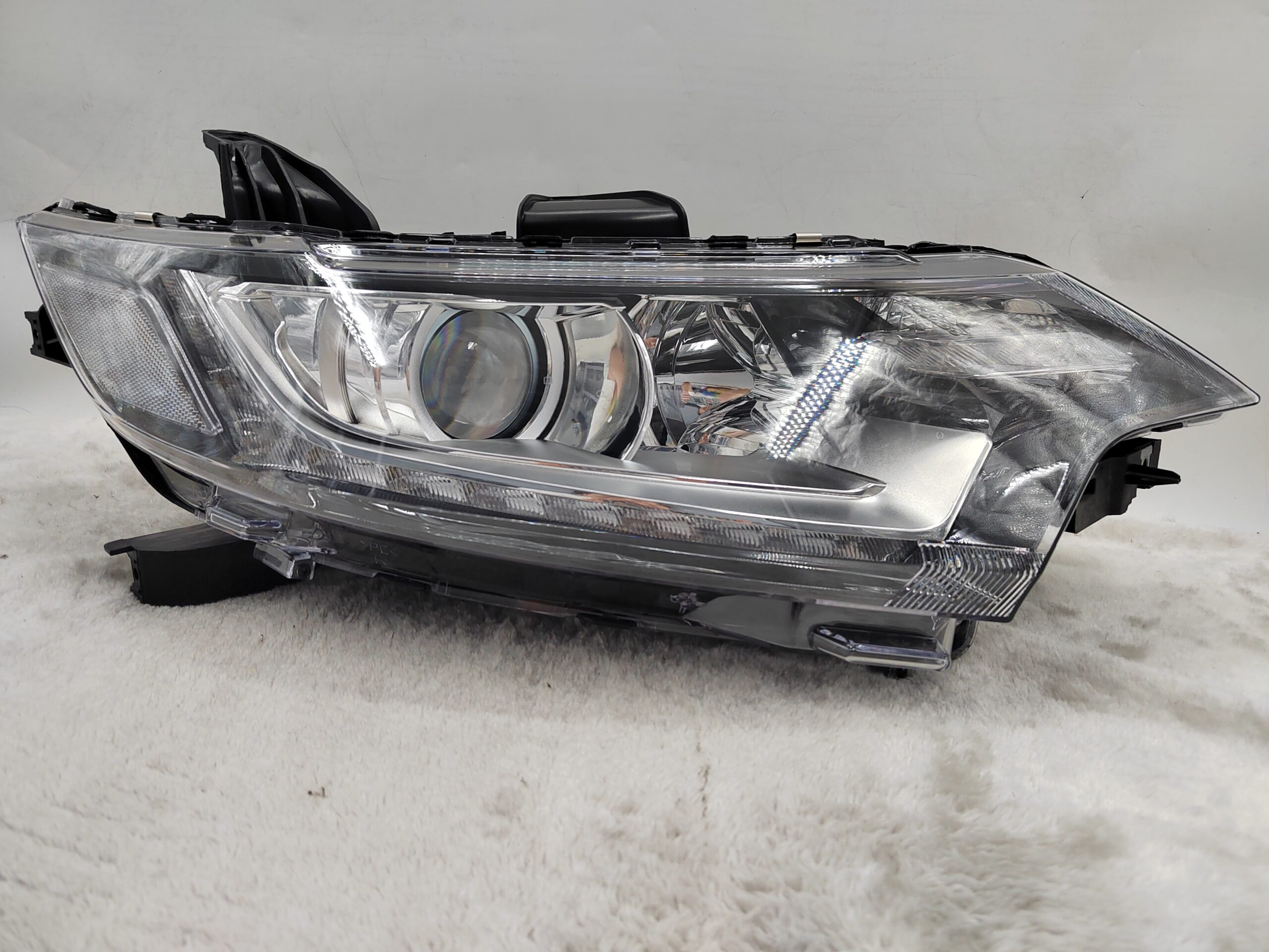 MITSUBISHI OUTLANDER 2016-2020 HALOGEN R.H.S HEADLIGHT ASSEMBLY