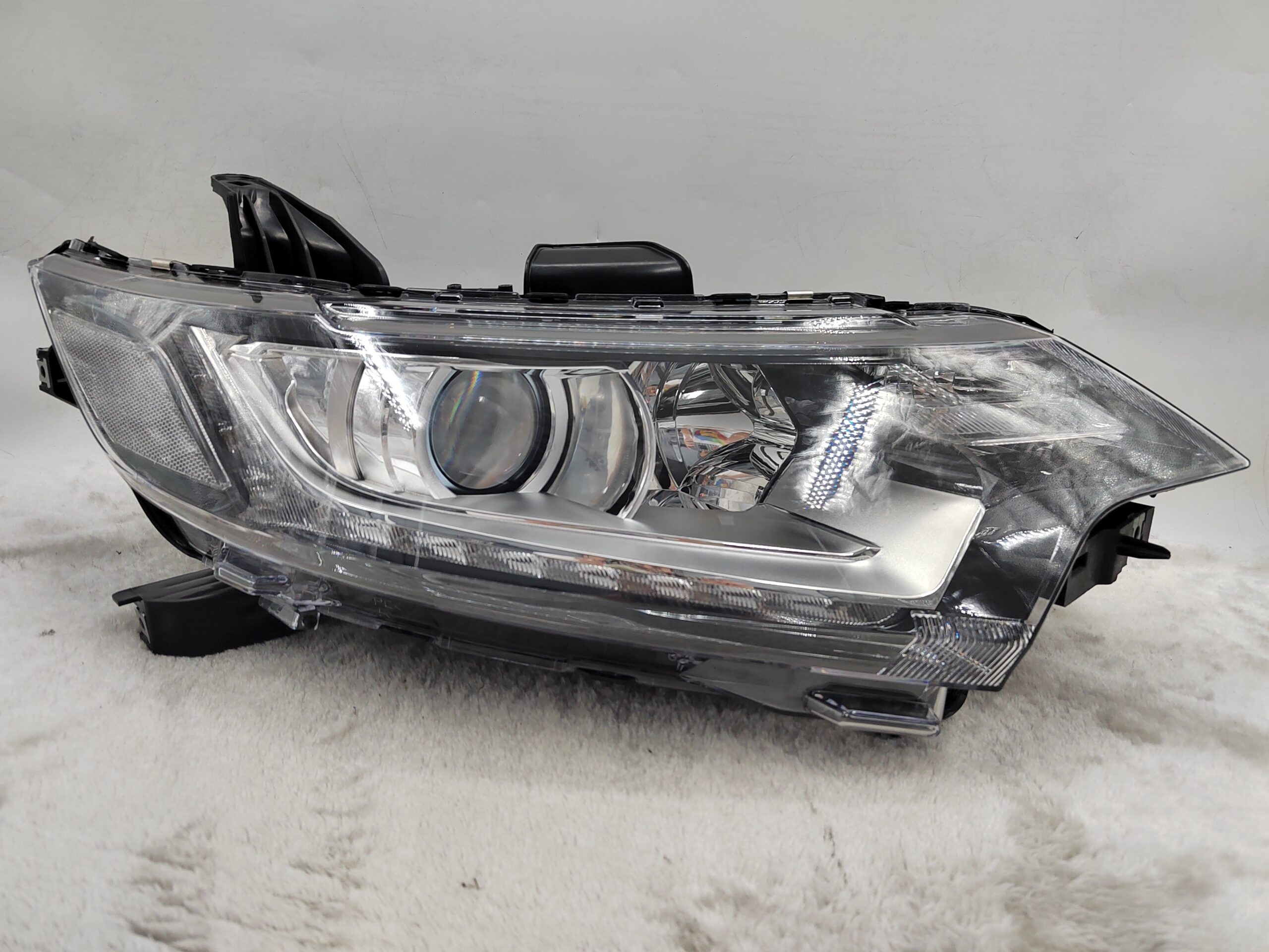 MITSUBISHI OUTLANDER 2016-2020 HALOGEN R.H.S HEADLIGHT ASSEMBLY