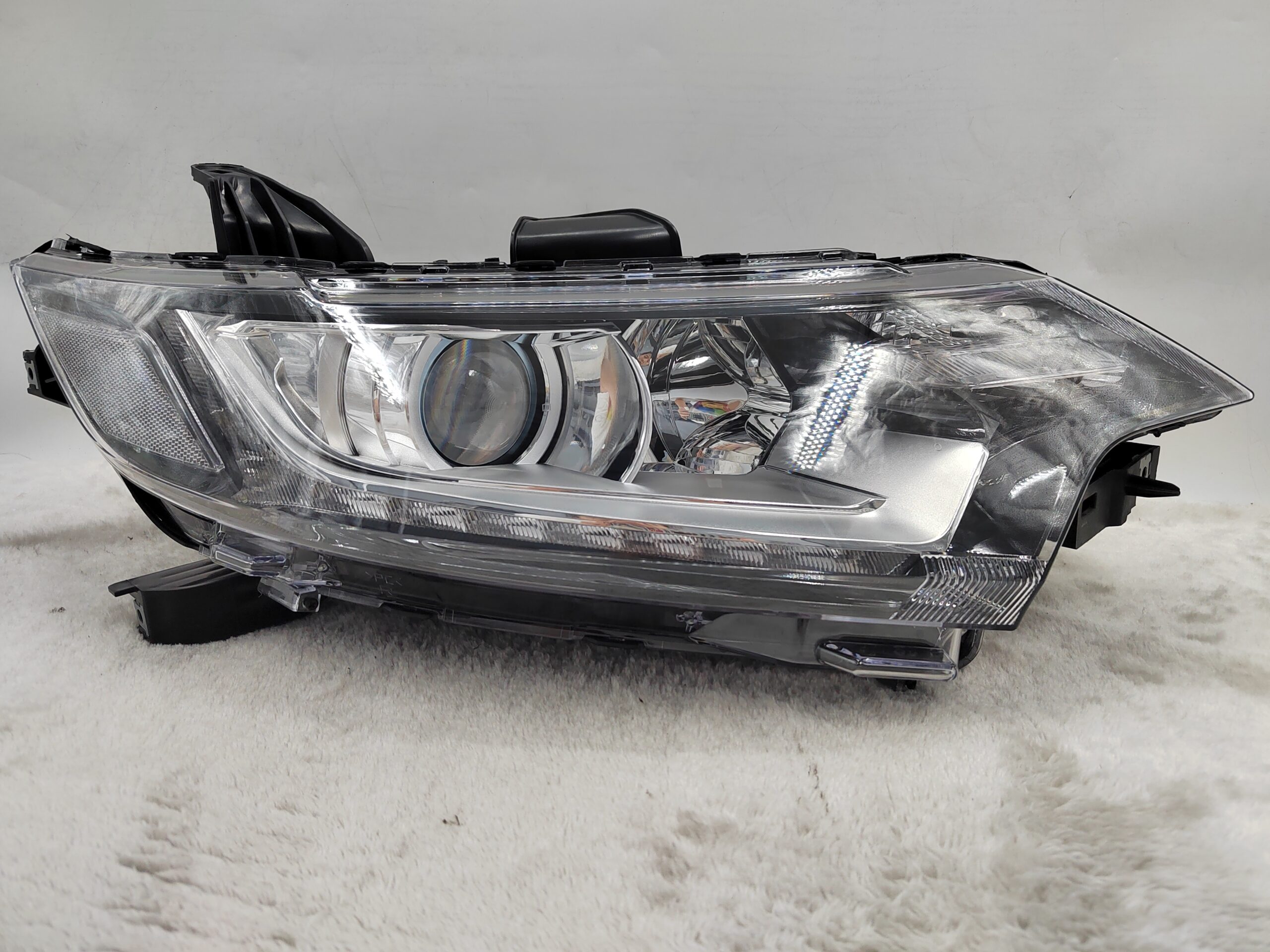 MITSUBISHI OUTLANDER 2016-2020 HALOGEN R.H.S HEADLIGHT ASSEMBLY