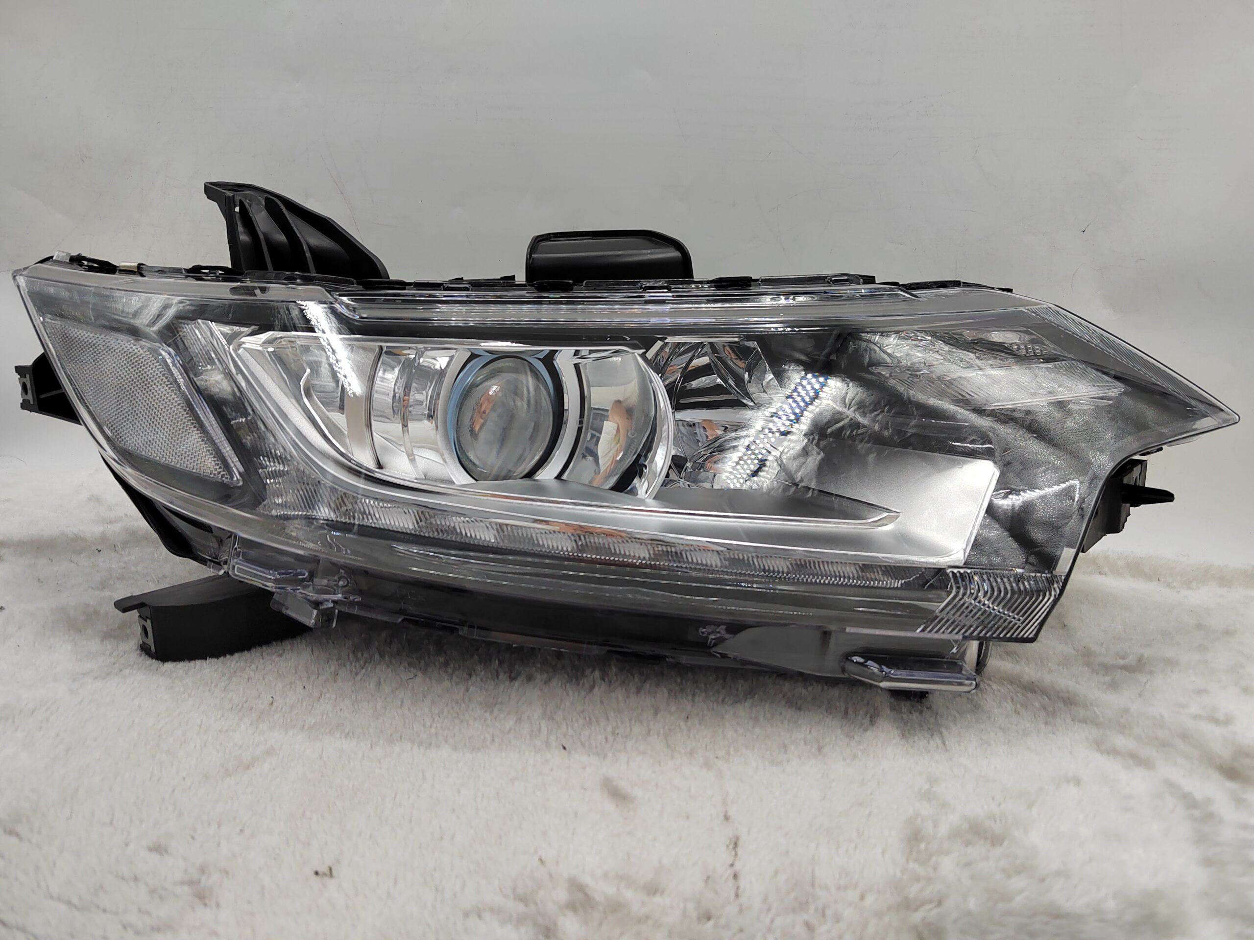 MITSUBISHI OUTLANDER 2016-2020 HALOGEN R.H.S HEADLIGHT ASSEMBLY