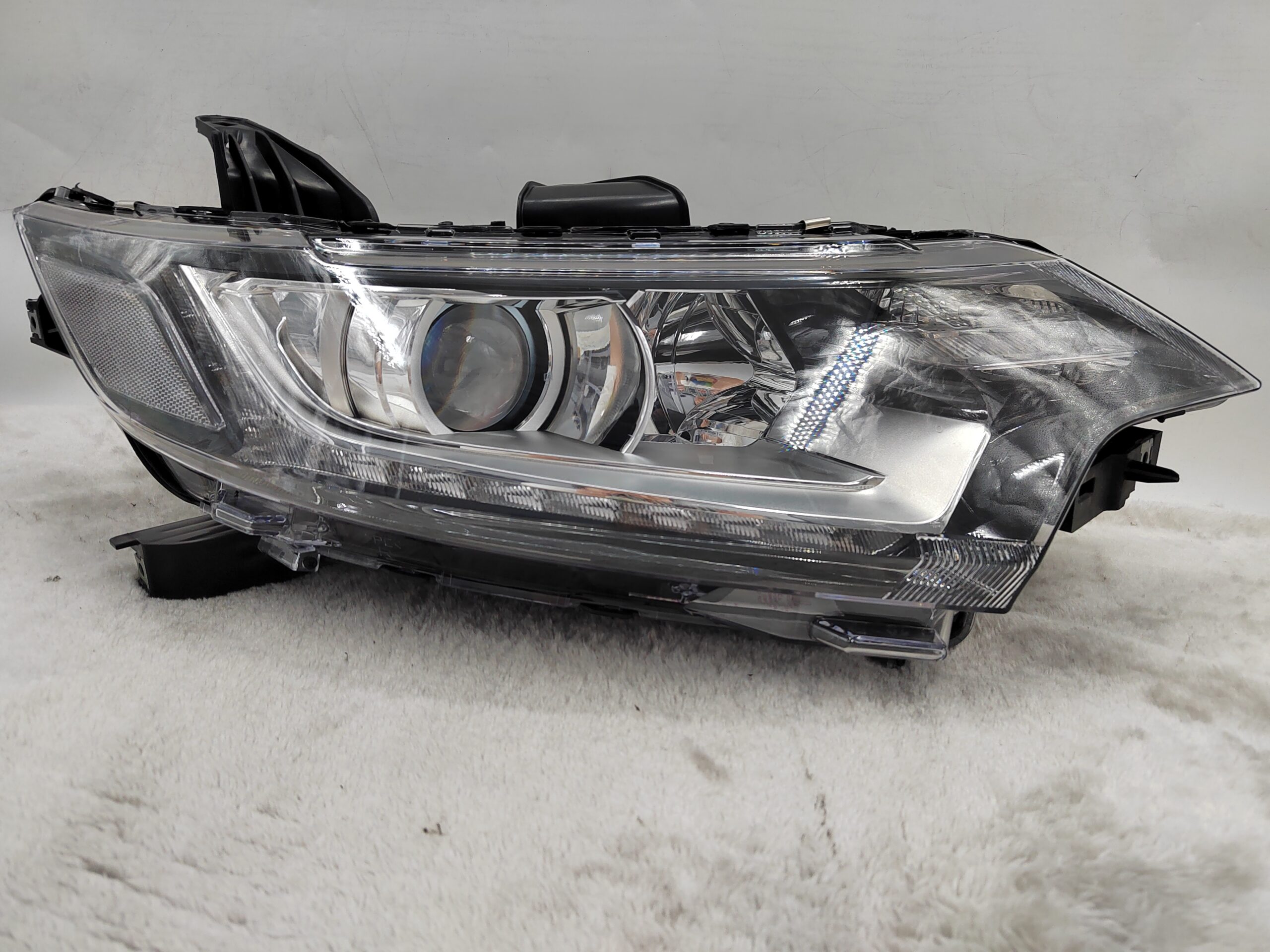 MITSUBISHI OUTLANDER 2016-2020 HALOGEN R.H.S HEADLIGHT ASSEMBLY