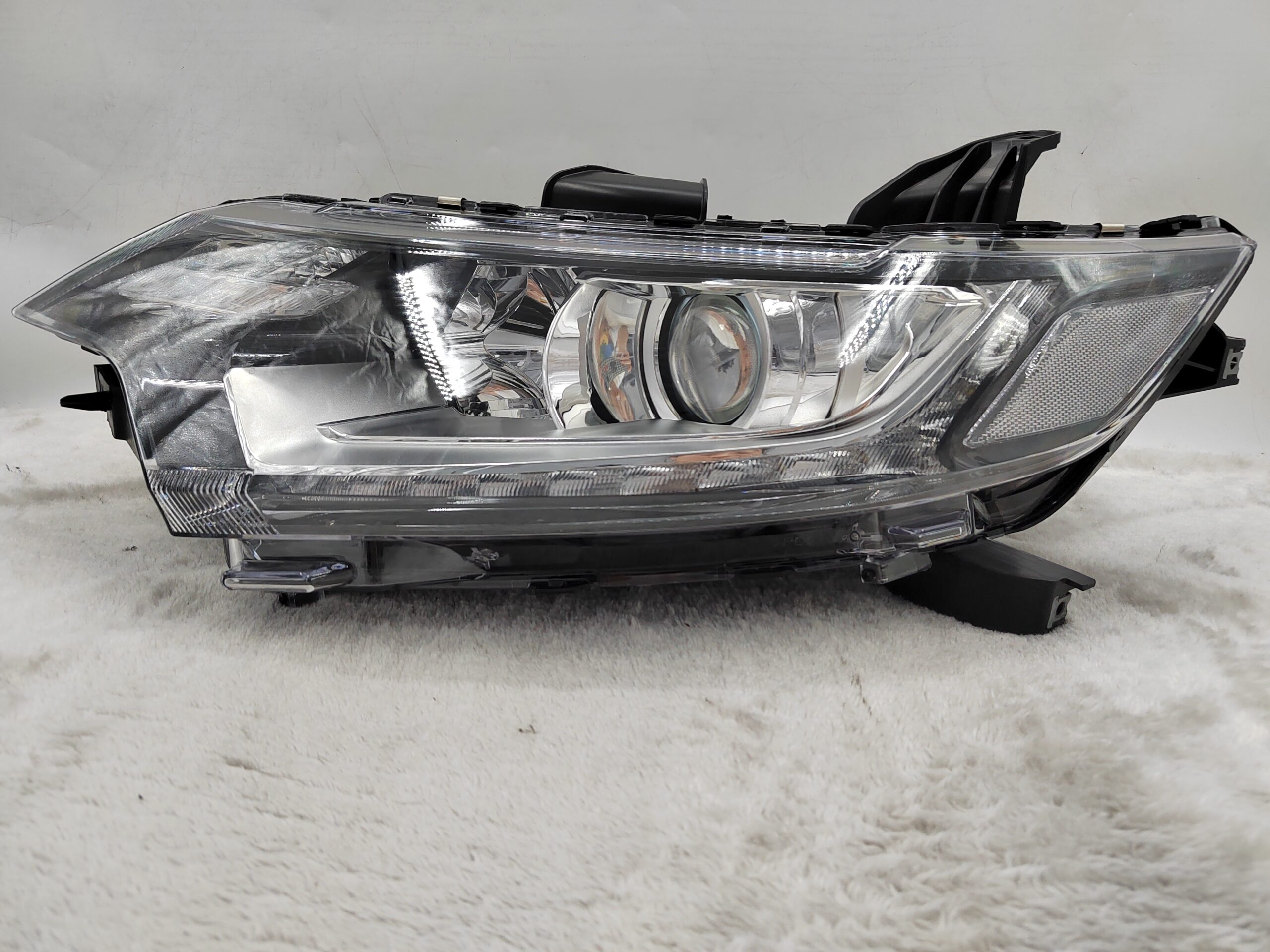 MITSUBISHI OUTLANDER 2016-2020 HALOGEN L.H.S HEADLIGHT ASSEMBLY