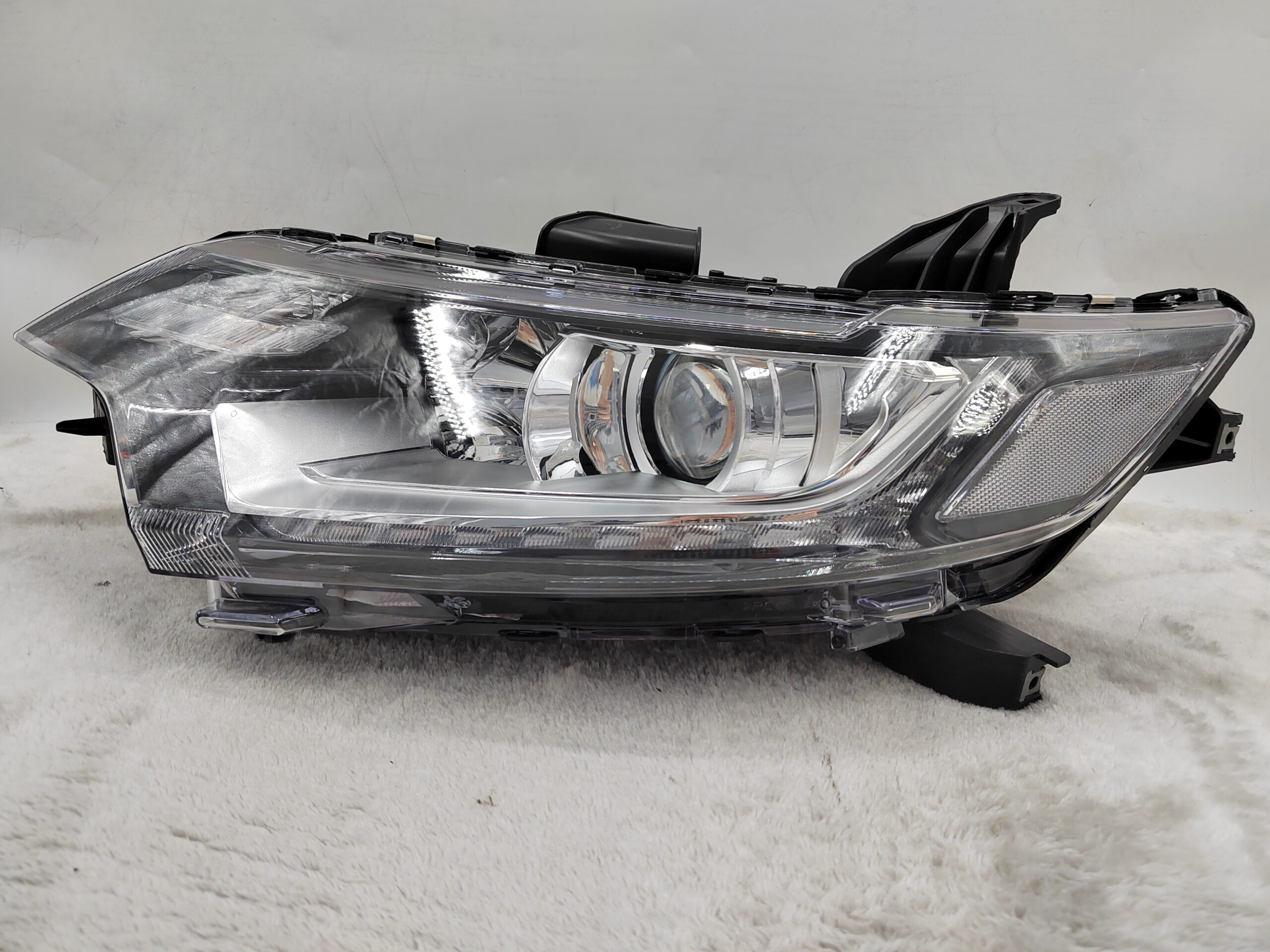 MITSUBISHI OUTLANDER 2016-2020 HALOGEN L.H.S HEADLIGHT ASSEMBLY