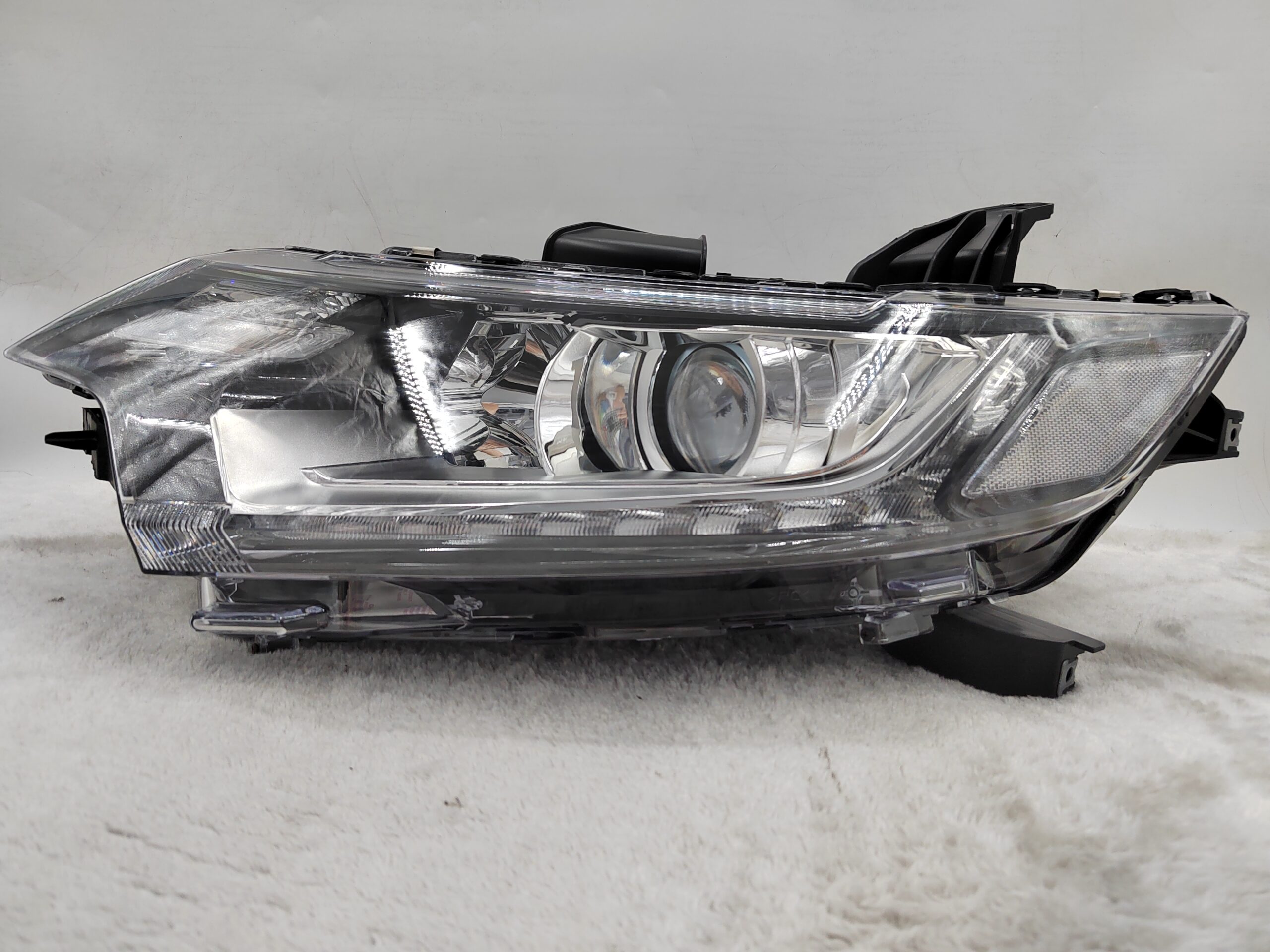 MITSUBISHI OUTLANDER 2016-2020 HALOGEN L.H.S HEADLIGHT ASSEMBLY