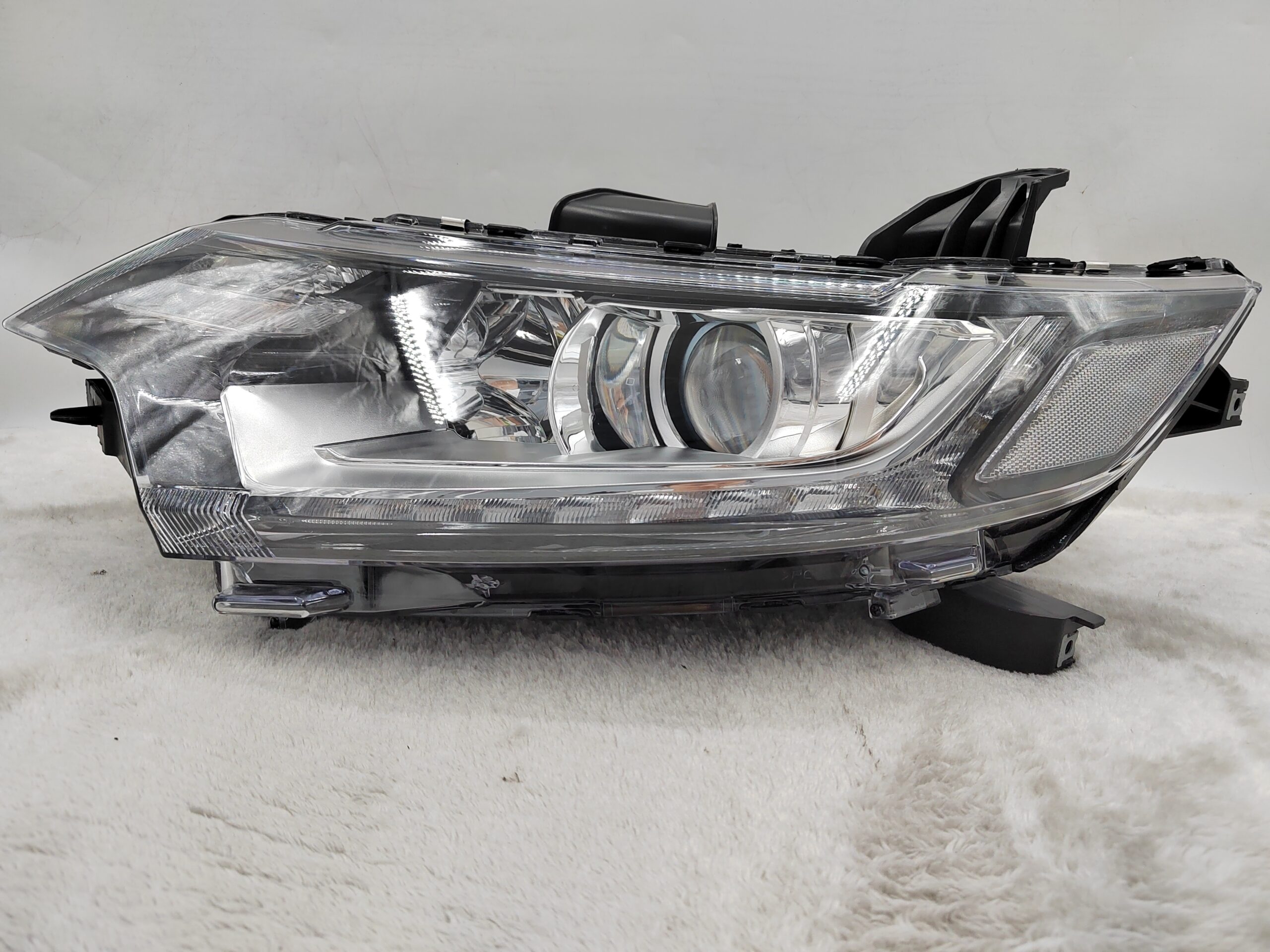 MITSUBISHI OUTLANDER 2016-2020 HALOGEN L.H.S HEADLIGHT ASSEMBLY