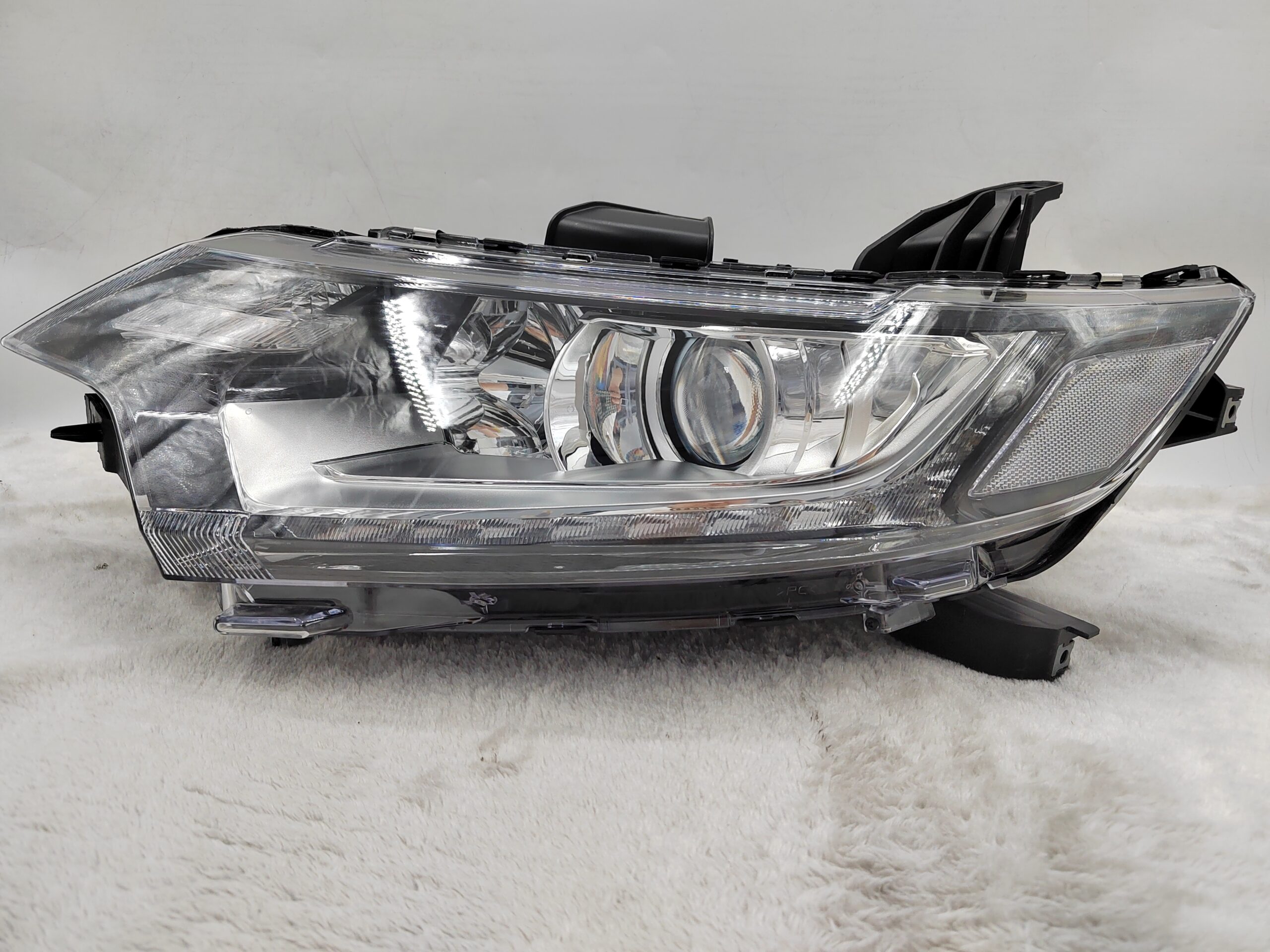 MITSUBISHI OUTLANDER 2016-2020 HALOGEN L.H.S HEADLIGHT ASSEMBLY