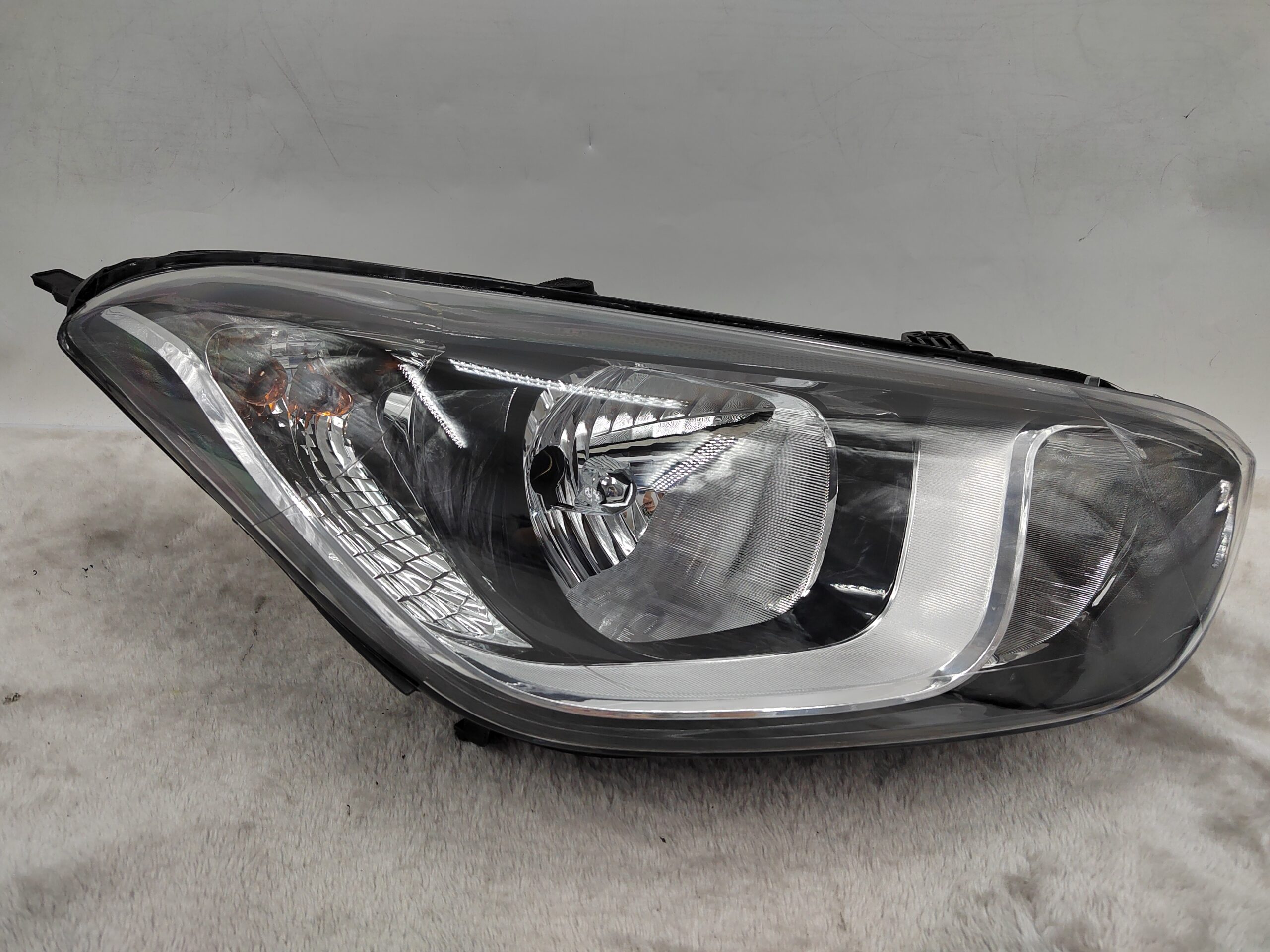 HYUNDAI I20 2012-2014 HALOGEN R.H.S HEADLIGHT ASSEMBLY