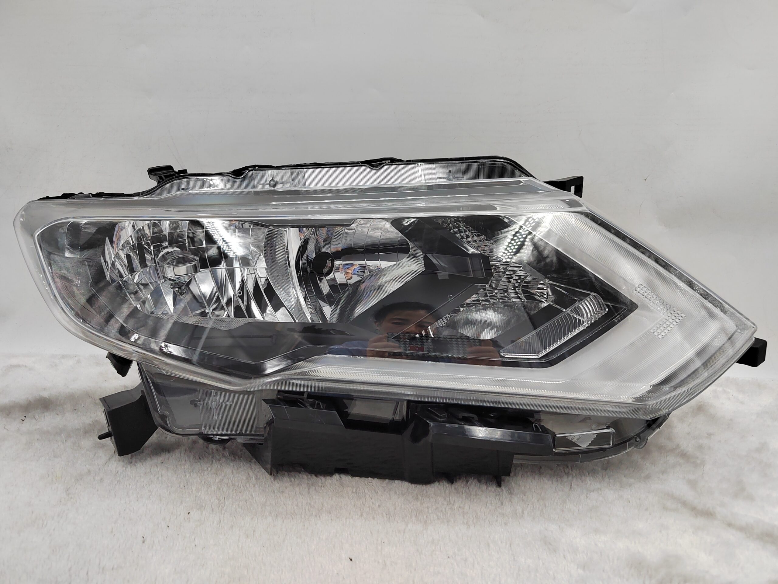 NISSAN X-TRAIL T32 2017-2019 HALOGEN R.H.S HEADLIGHT ASSEMBLY