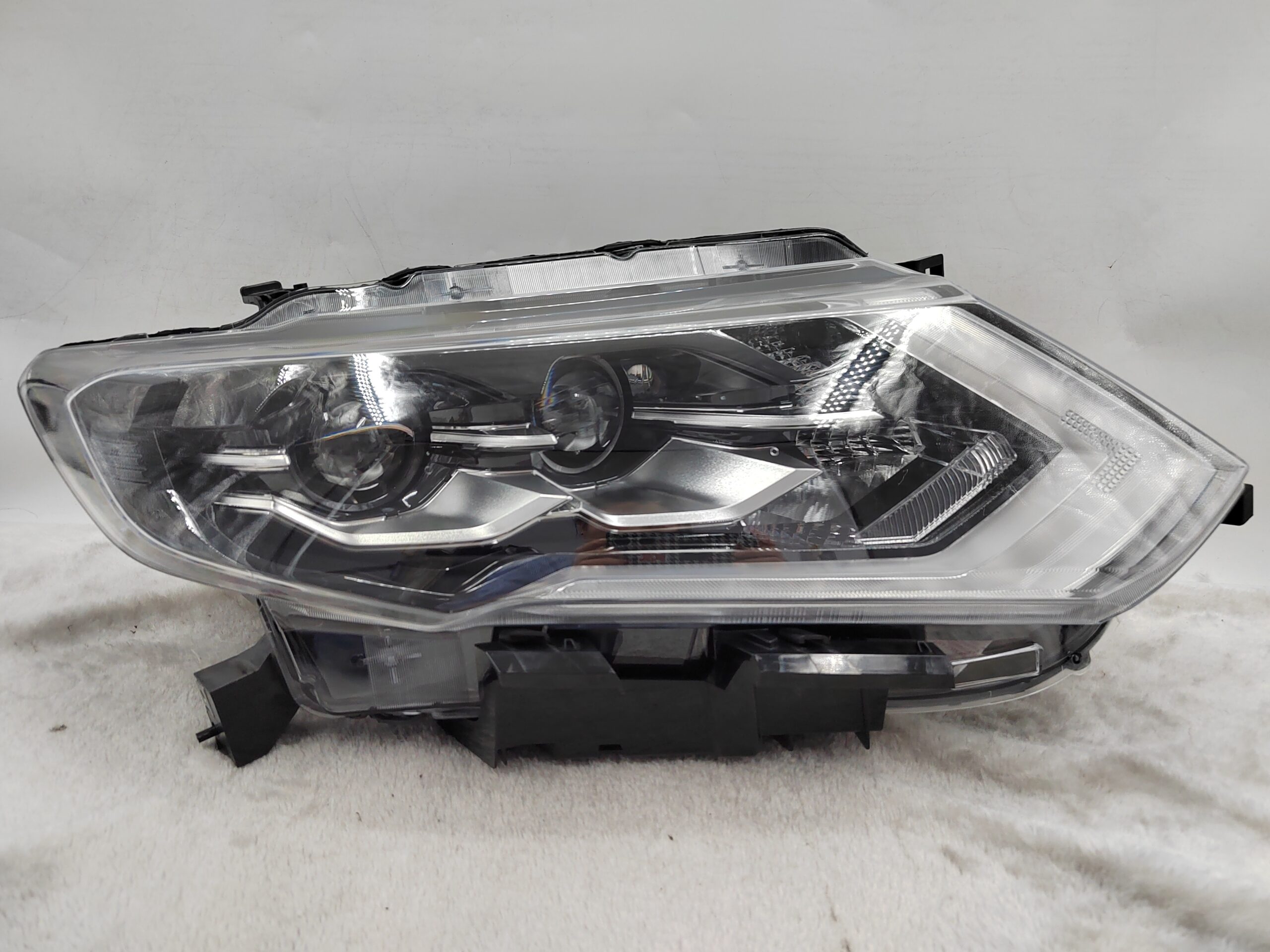 NISSAN X-TRAIL T32 2017-2019 LED R.H.S HEADLIGHT ASSEMBLY