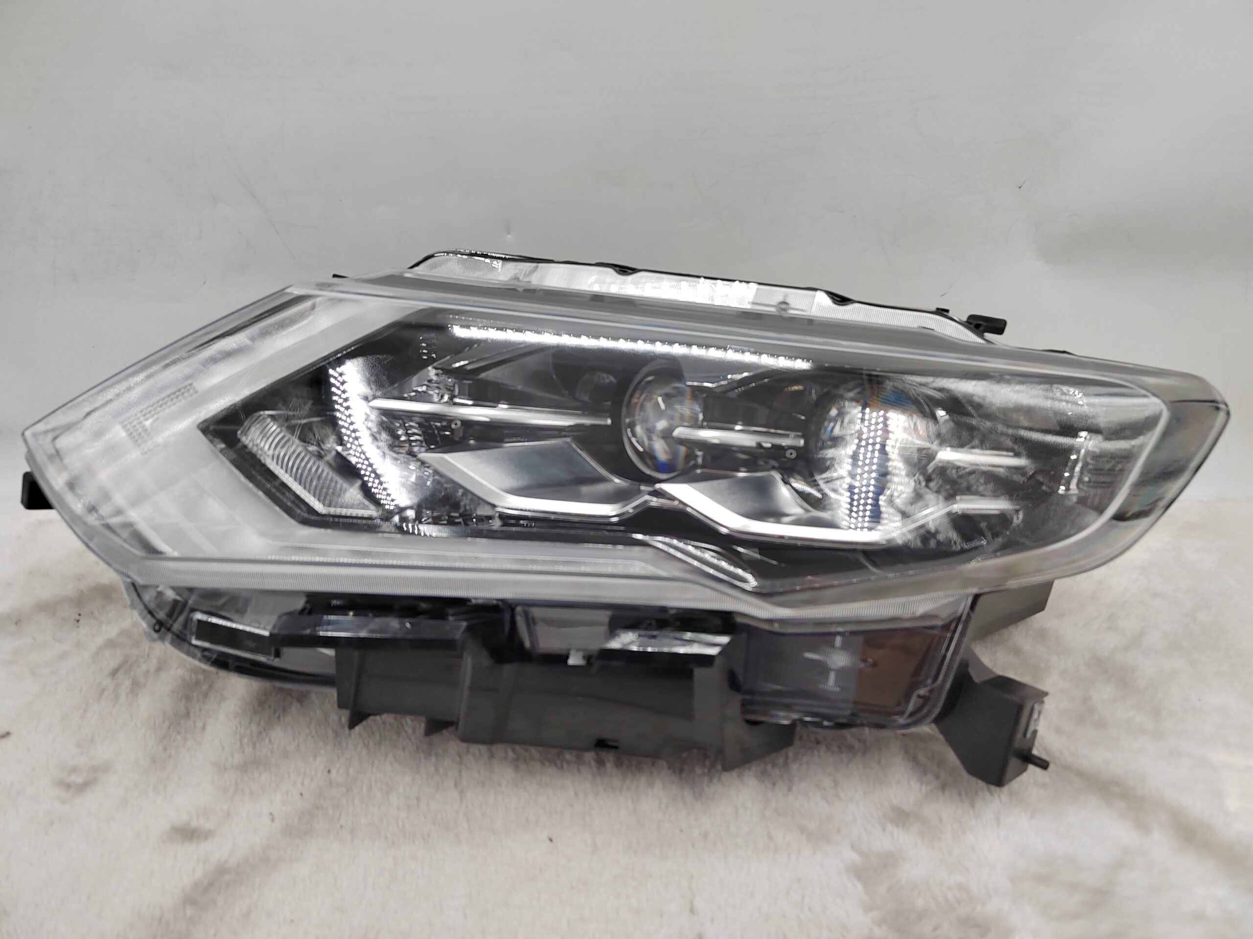 NISSAN X-TRAIL T32 2017-2019 LED L.H.S HEADLIGHT ASSEMBLY