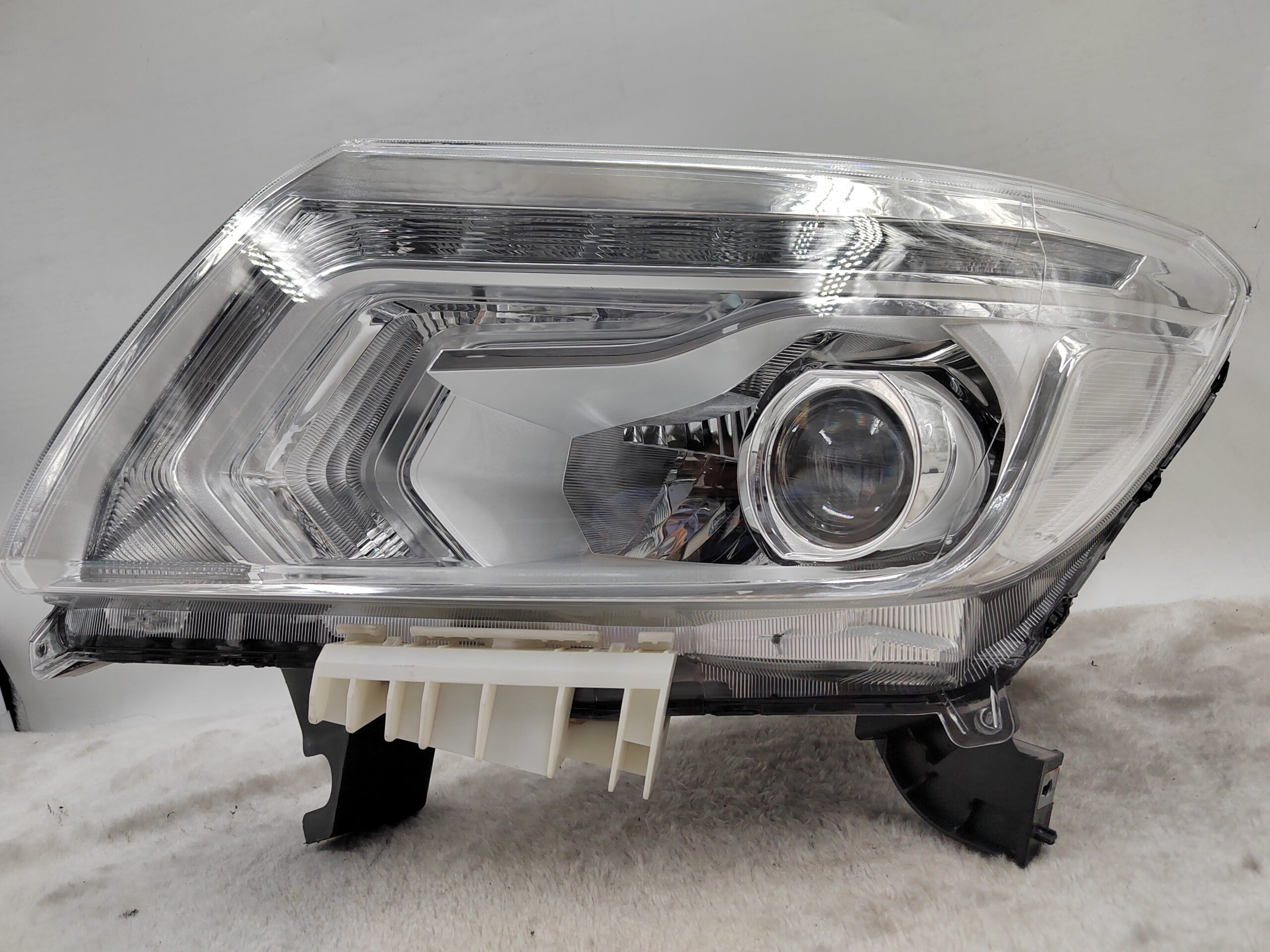 NISSAN NAVARA NP300 2015-2020 LED L.H.S HEADLIGHT ASSEMBLY