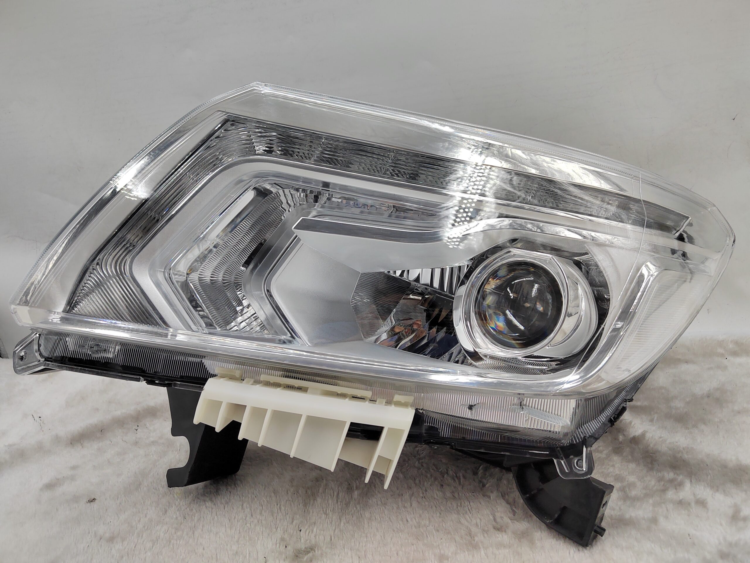 NISSAN NAVARA NP300 2015-2020 LED L.H.S HEADLIGHT ASSEMBLY