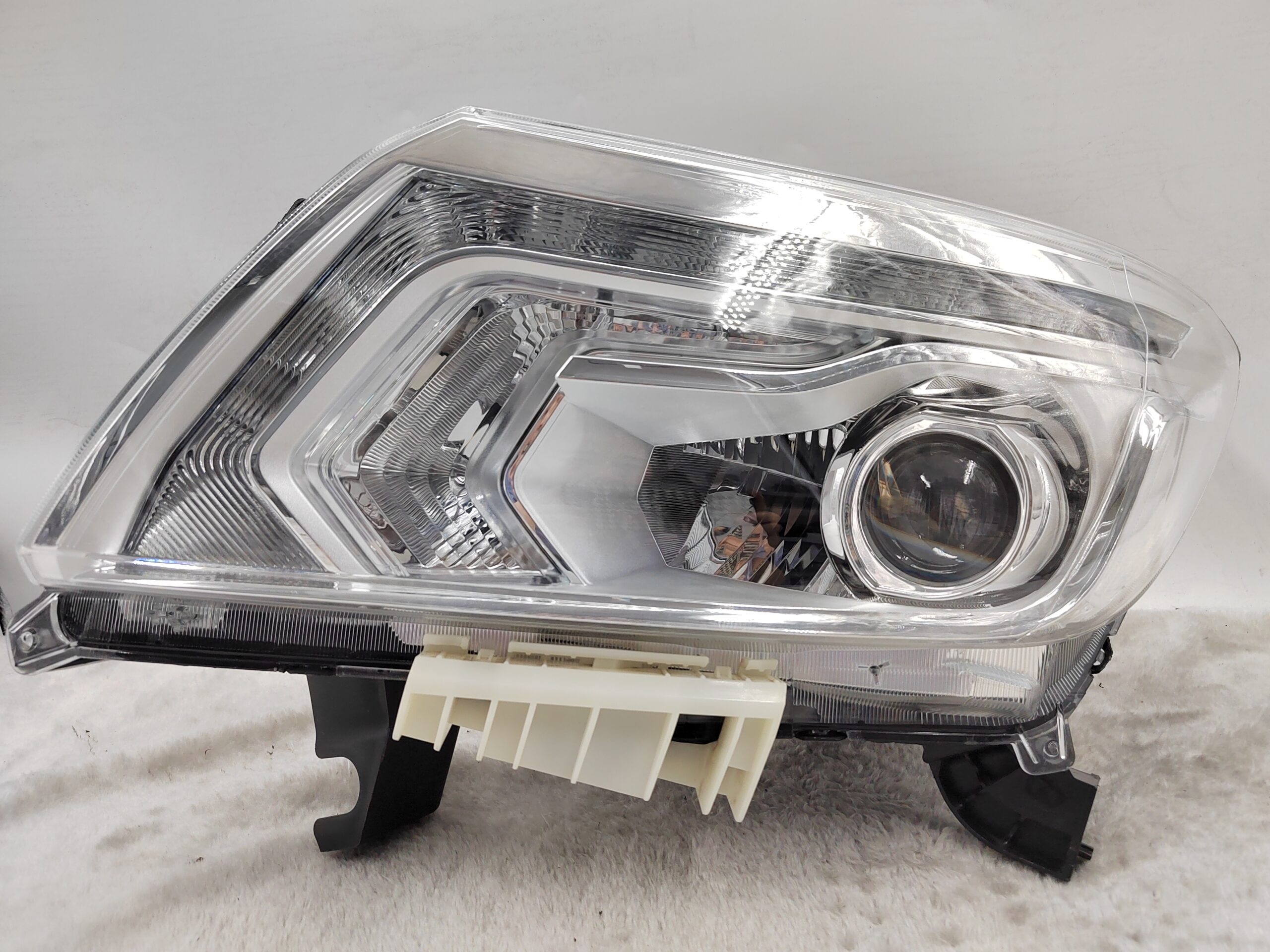 NISSAN NAVARA NP300 2015-2020 LED L.H.S HEADLIGHT ASSEMBLY