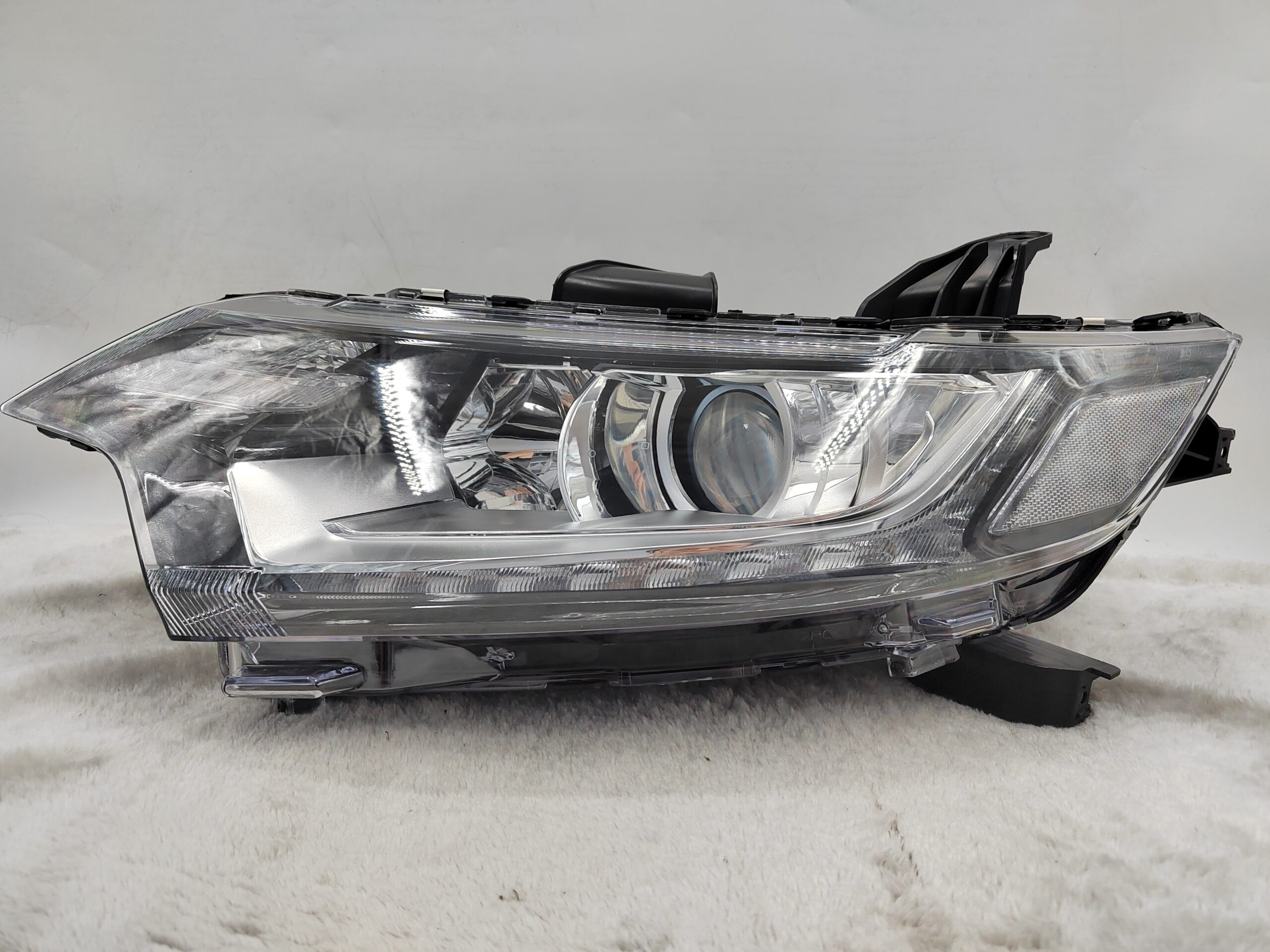 MITSUBISHI OUTLANDER 2016-2020 HALOGEN L.H.S HEADLIGHT ASSEMBLY