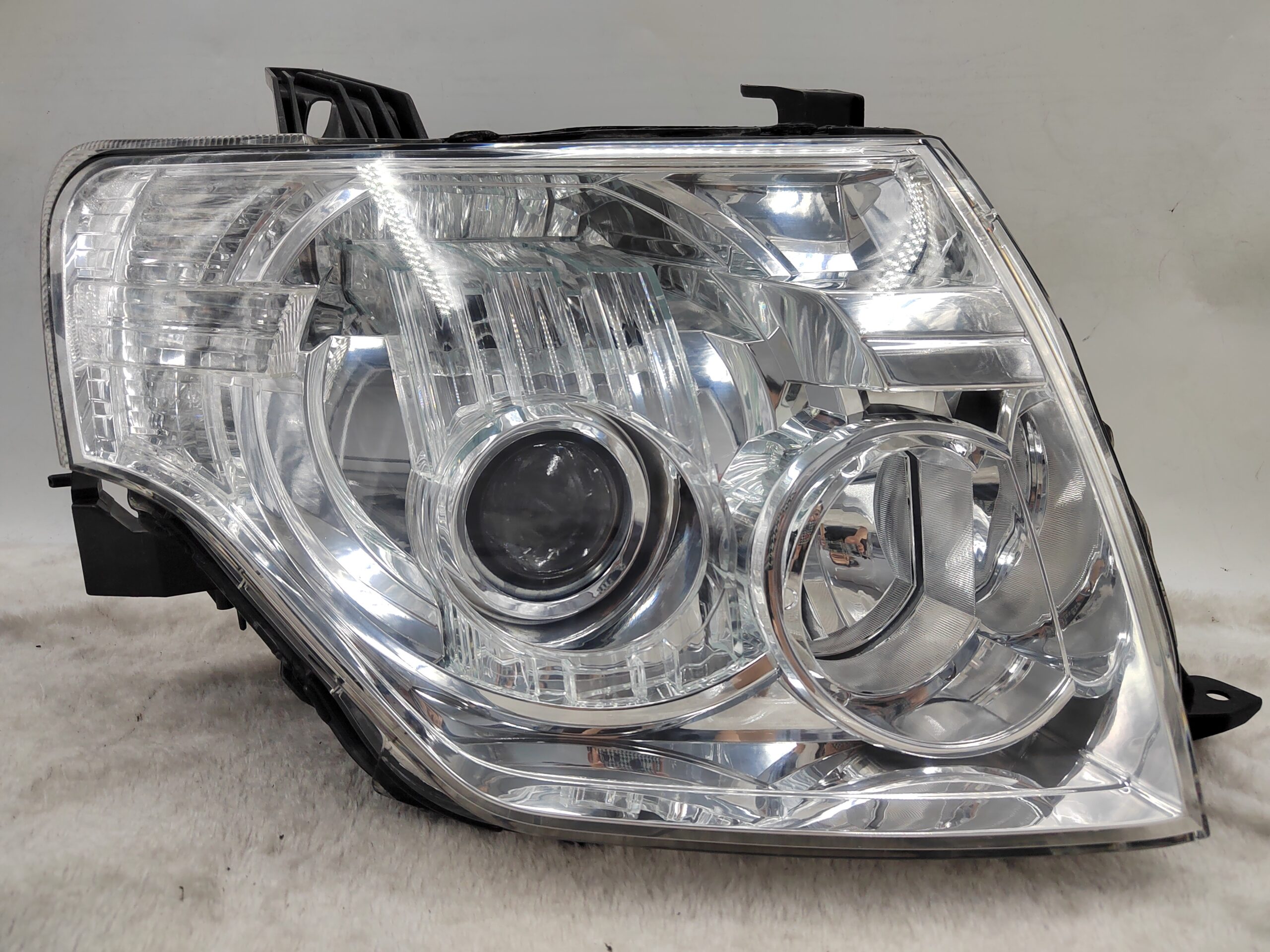 MITSUBISHI PAJERO 2007-2020 XENON R.H.S HEADLIGHT ASSEMBLY