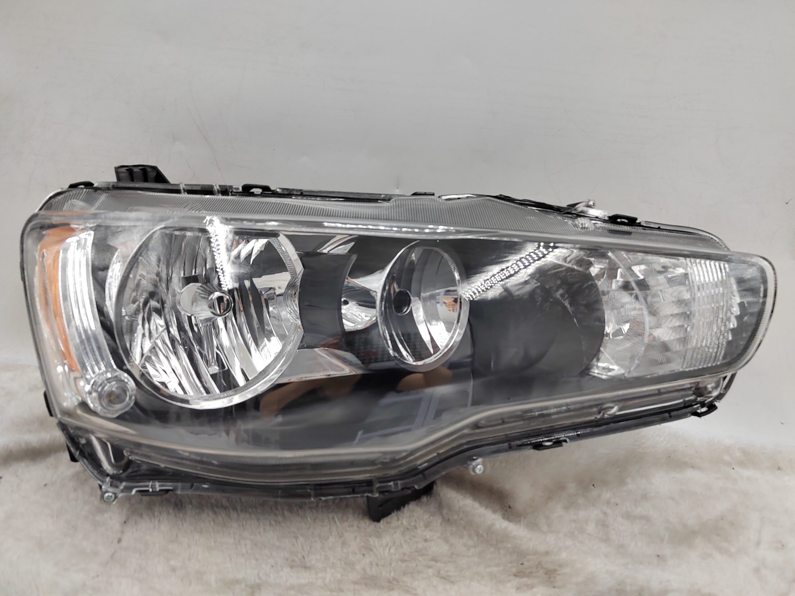 MITSUBISHI LANCER 2008-2018 HALOGEN R.H.S HEADLIGHT ASSEMBLY