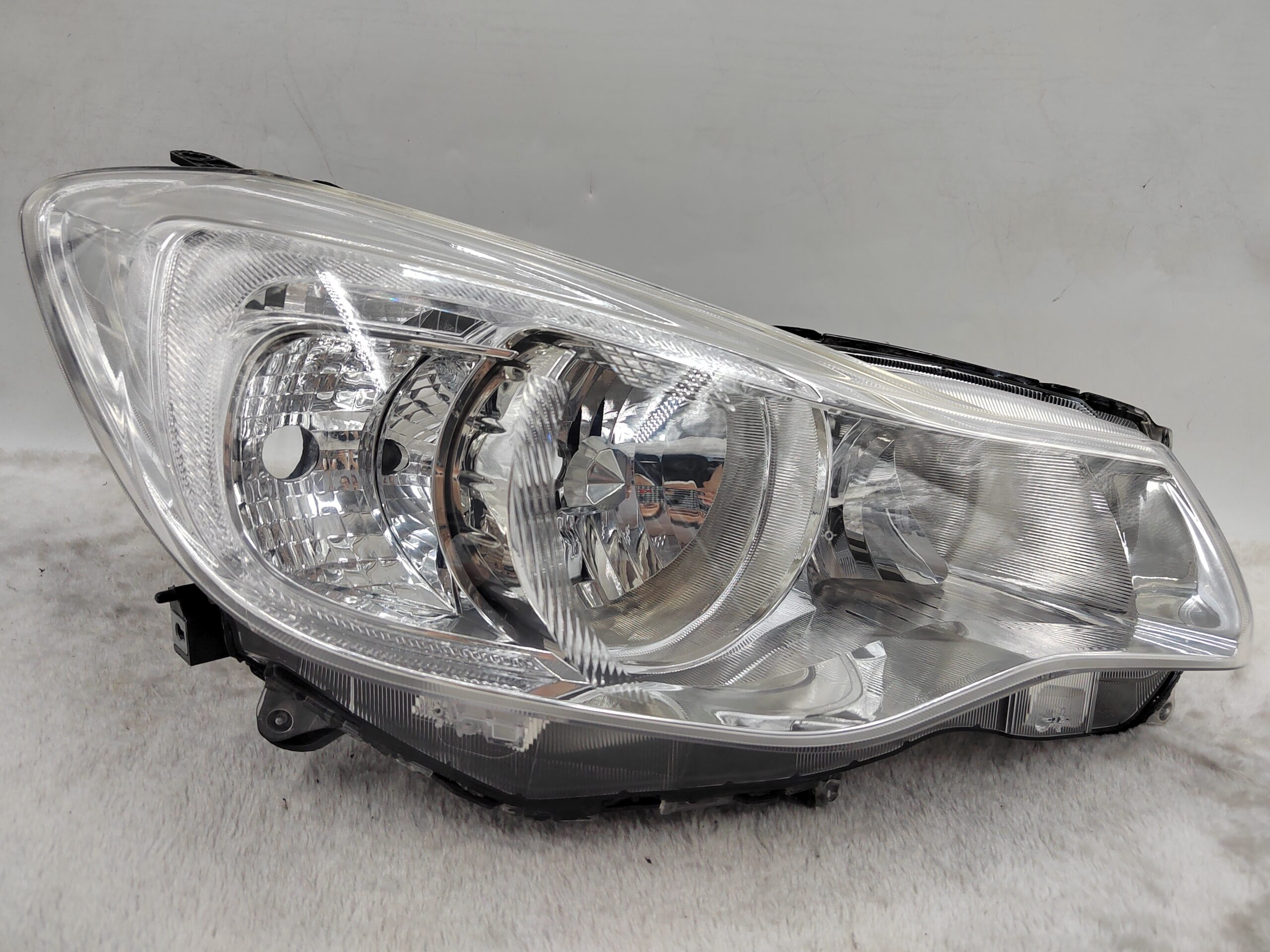 SUBARU IMPREZA XV 2012-2016 HALOGEN R.H.S HEADLIGHT ASSEMBLY