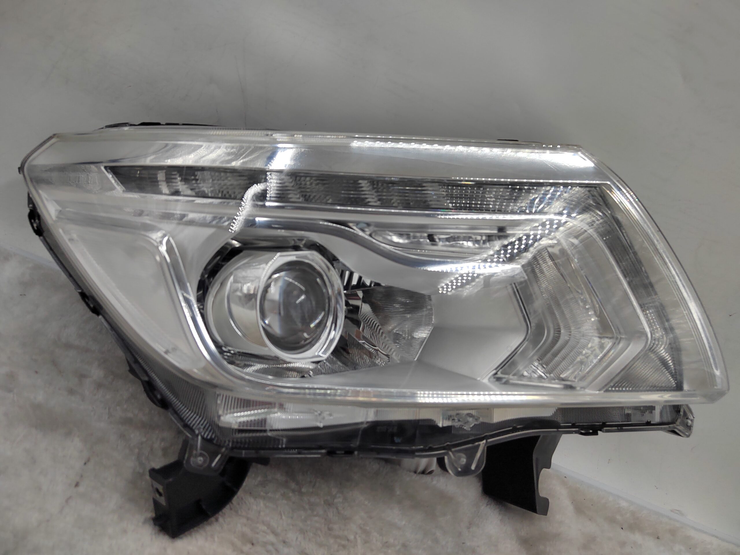 NISSAN NAVARA NP300 2015-2020 LED R.H.S HEADLIGHT ASSEMBLY