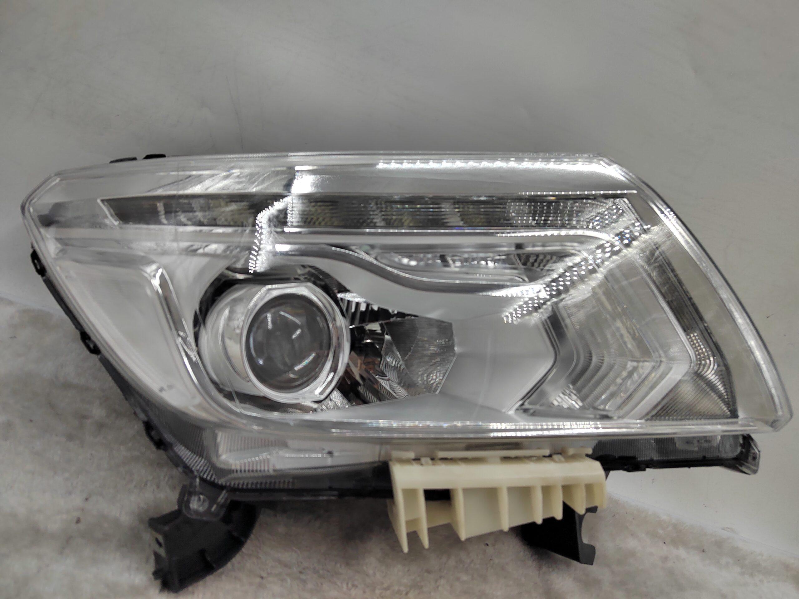 NISSAN NAVARA NP300 2015-2020 LED R.H.S HEADLIGHT ASSEMBLY