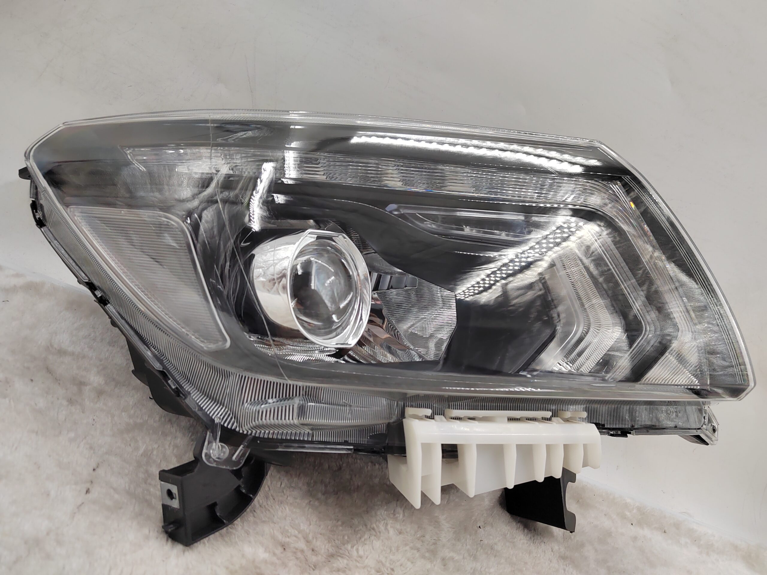 NISSAN NAVARA NP300 2015-2020 LED R.H.S HEADLIGHT ASSEMBLY