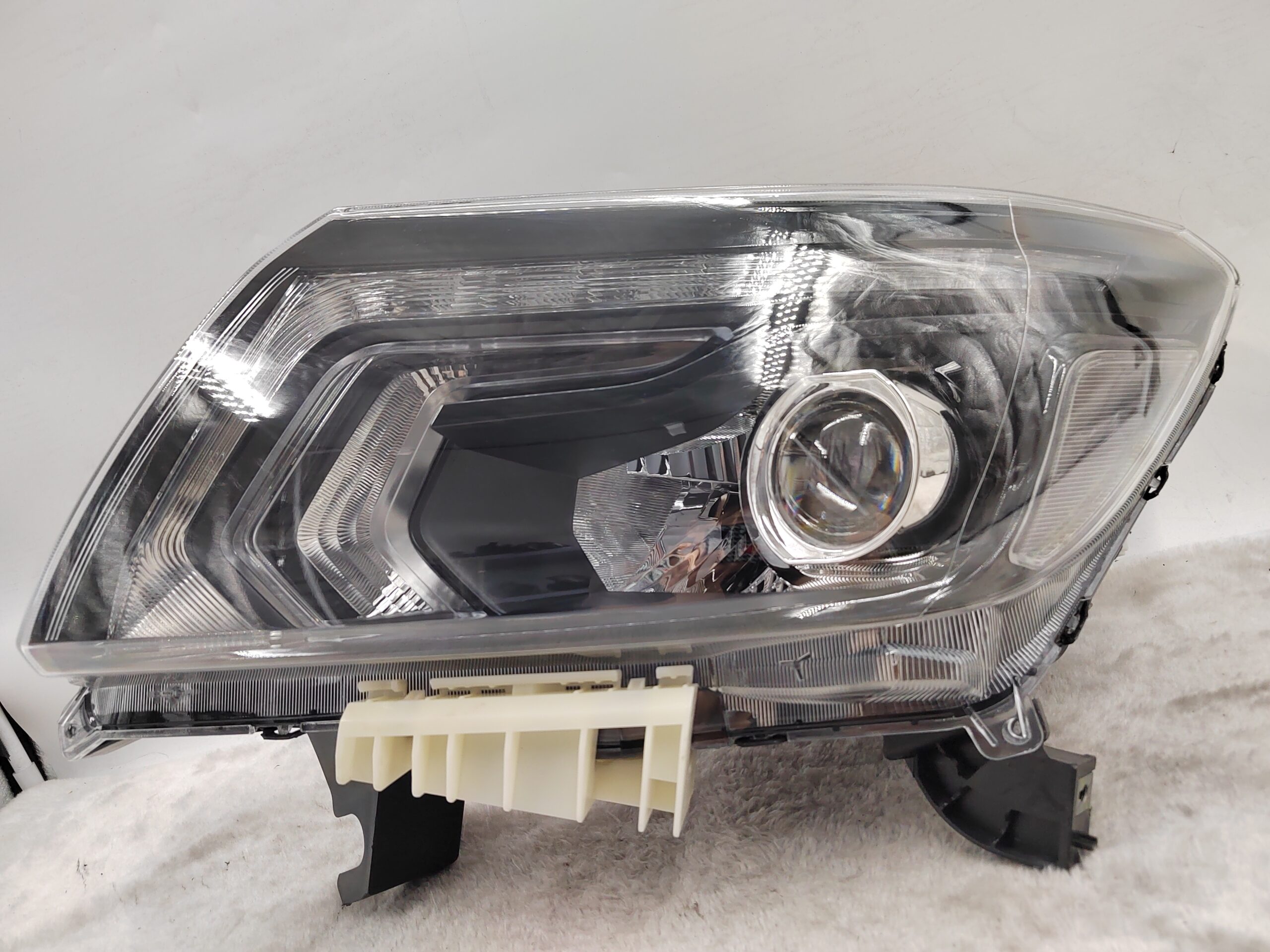 NISSAN NAVARA NP300 2015-2020 LED L.H.S HEADLIGHT ASSEMBLY