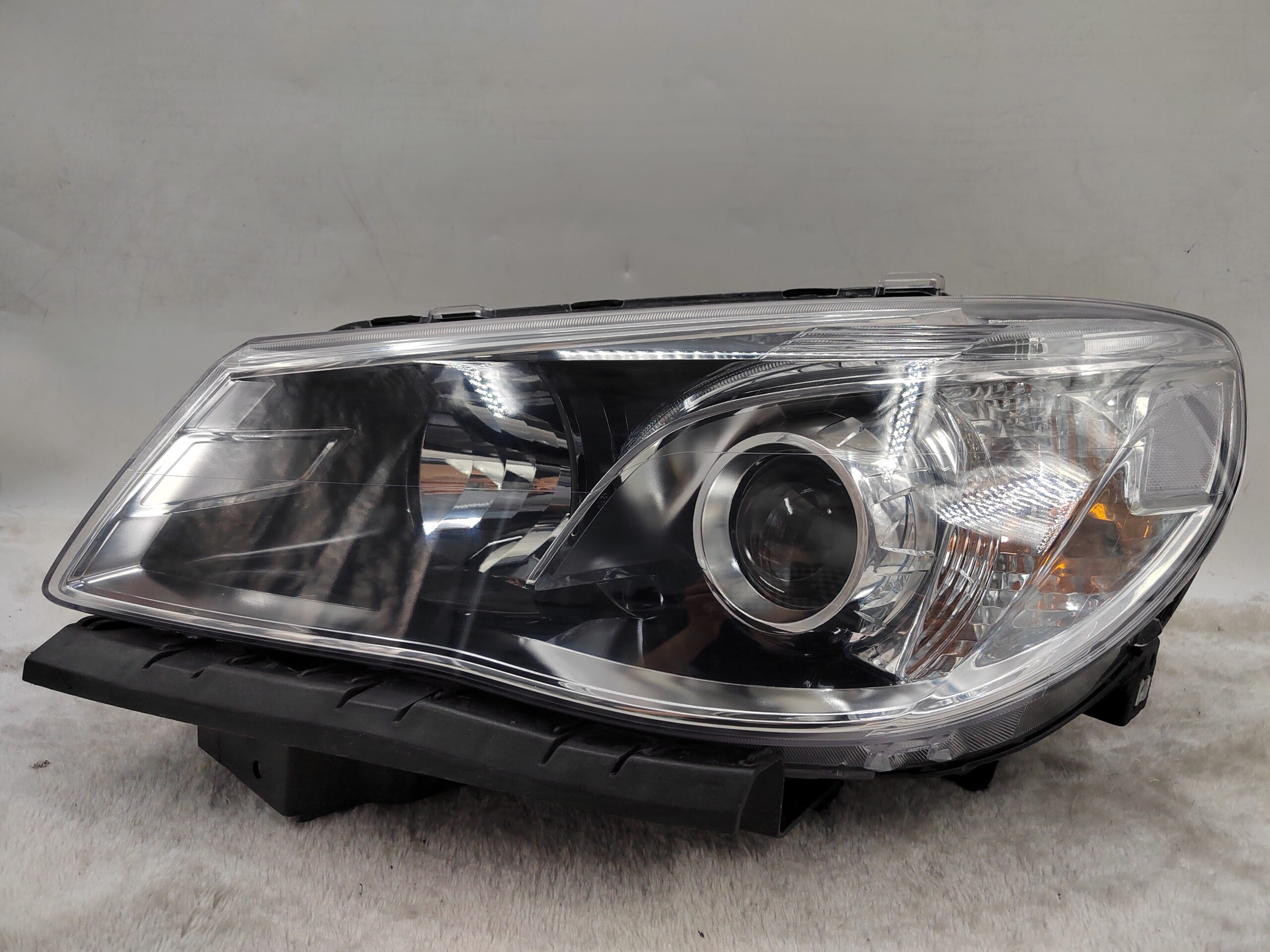 HOLDEN COMMODORE VF SV6 2013-2017 HALOGEN L.H.S HEADLIGHT ASSEMBLY