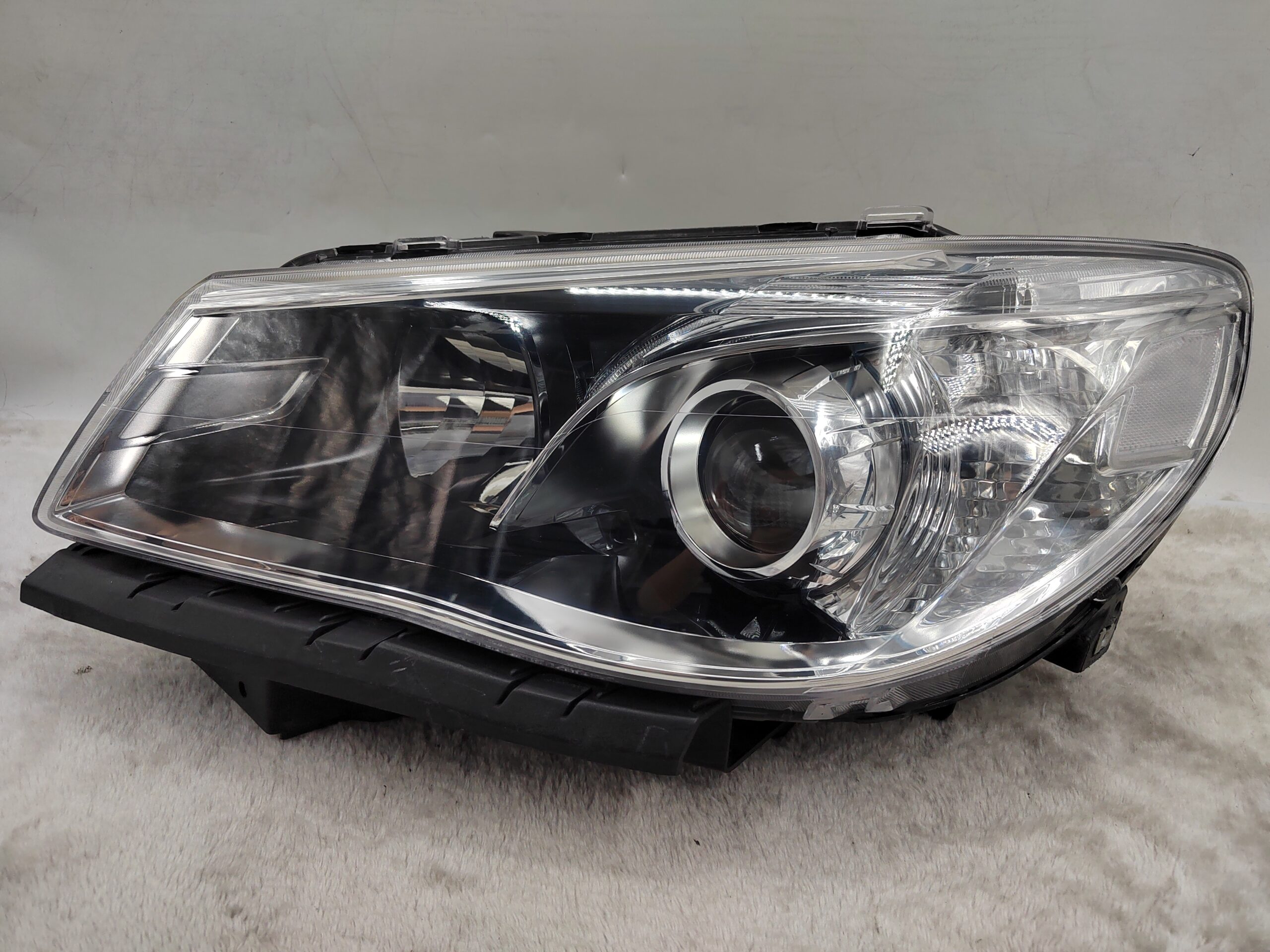 HOLDEN COMMODORE VF SV6 2013-2017 HALOGEN L.H.S HEADLIGHT ASSEMBLY