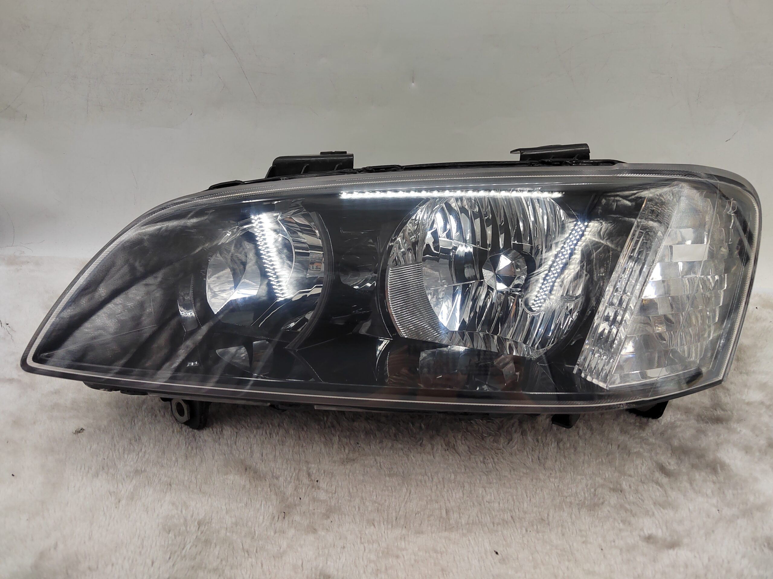 HOLDEN COMMODORE VE SV6 2007-2010 HALOGEN L.H.S HEADLIGHT ASSEMBLY