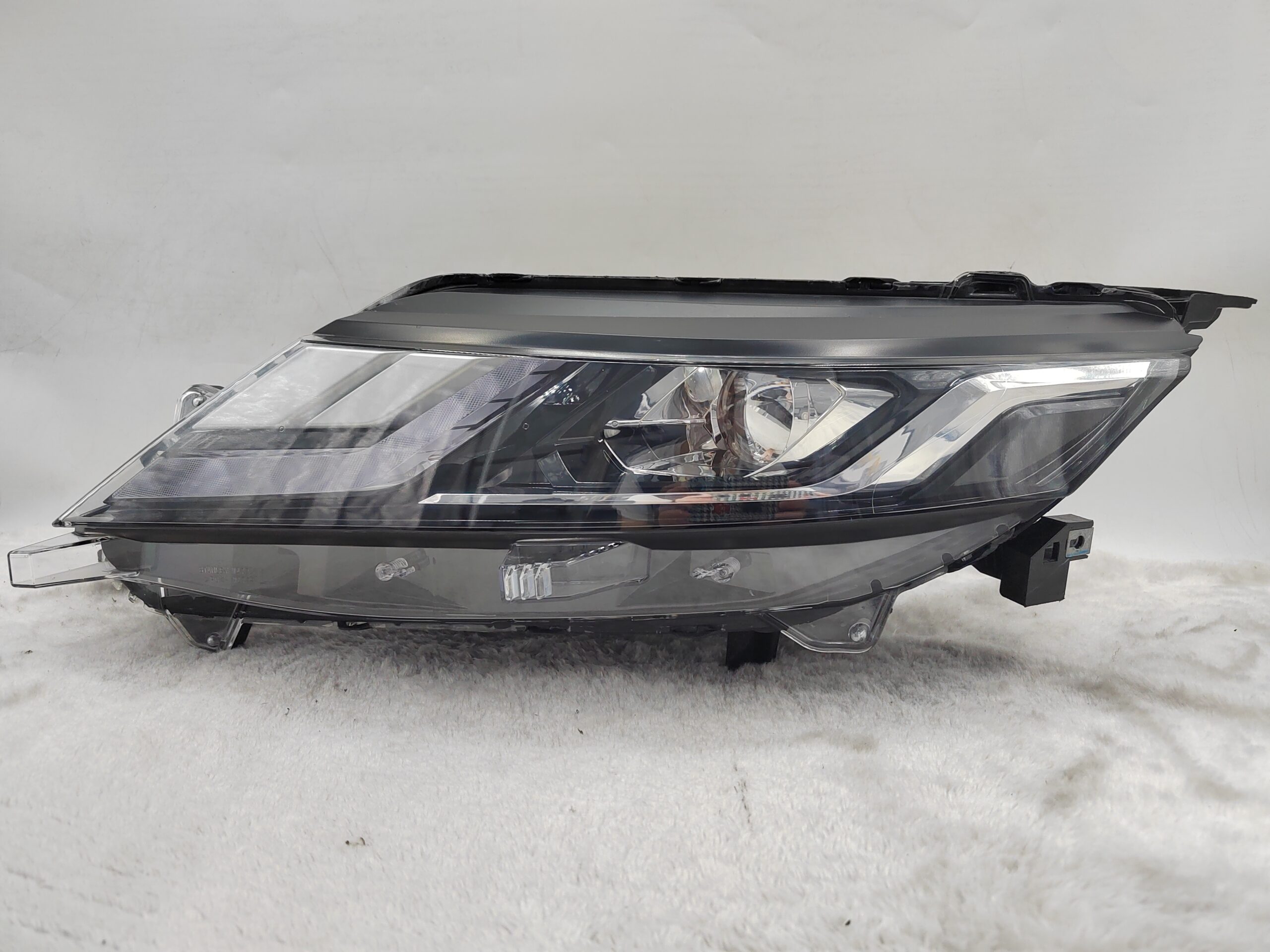 MITSUBISHI TRITON L200 2019-2023 LED L.H.S HEADLIGHT ASSEMBLY