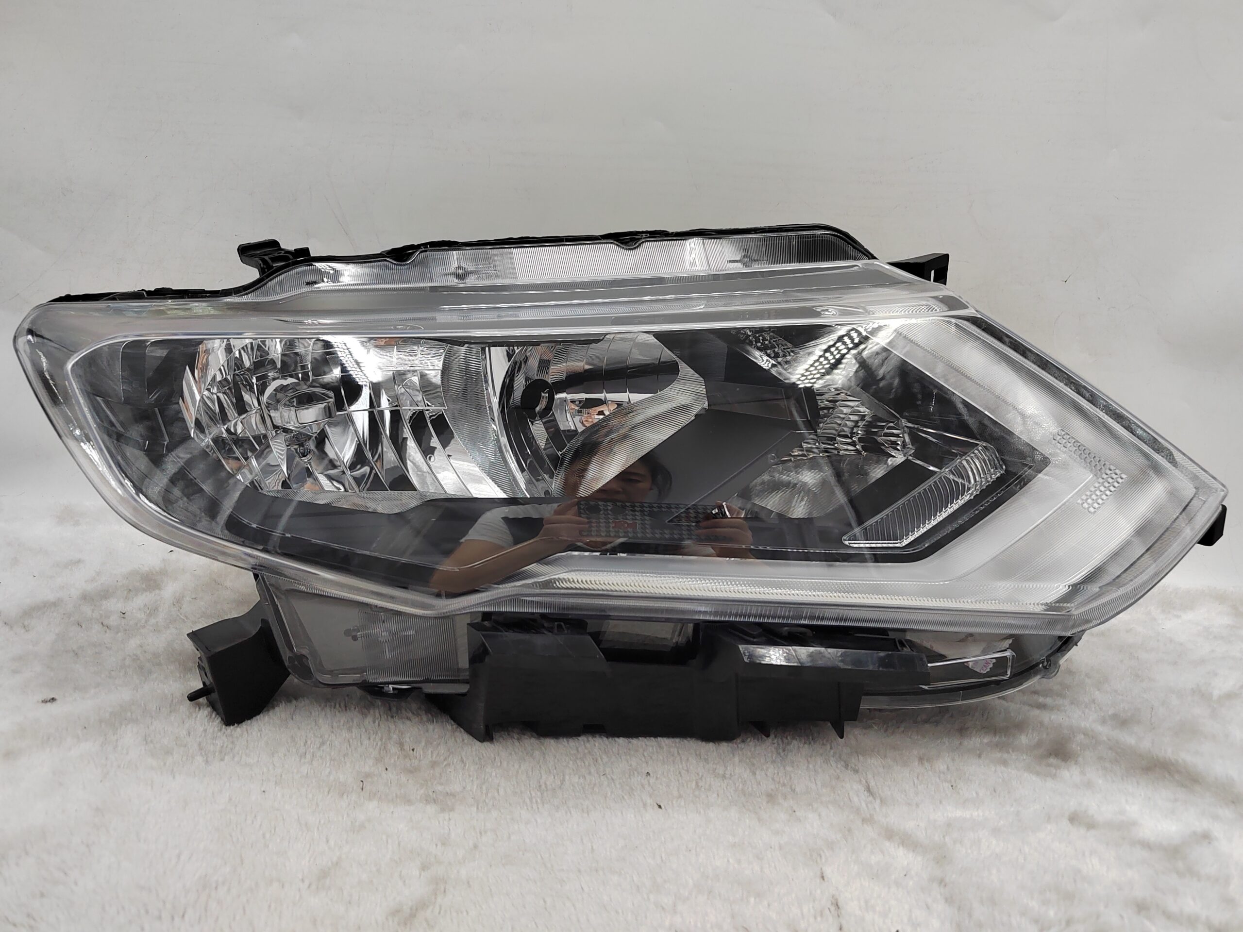 NISSAN X-TRAIL T32 2017-2019 HALOGEN R.H.S HEADLIGHT ASSEMBLY